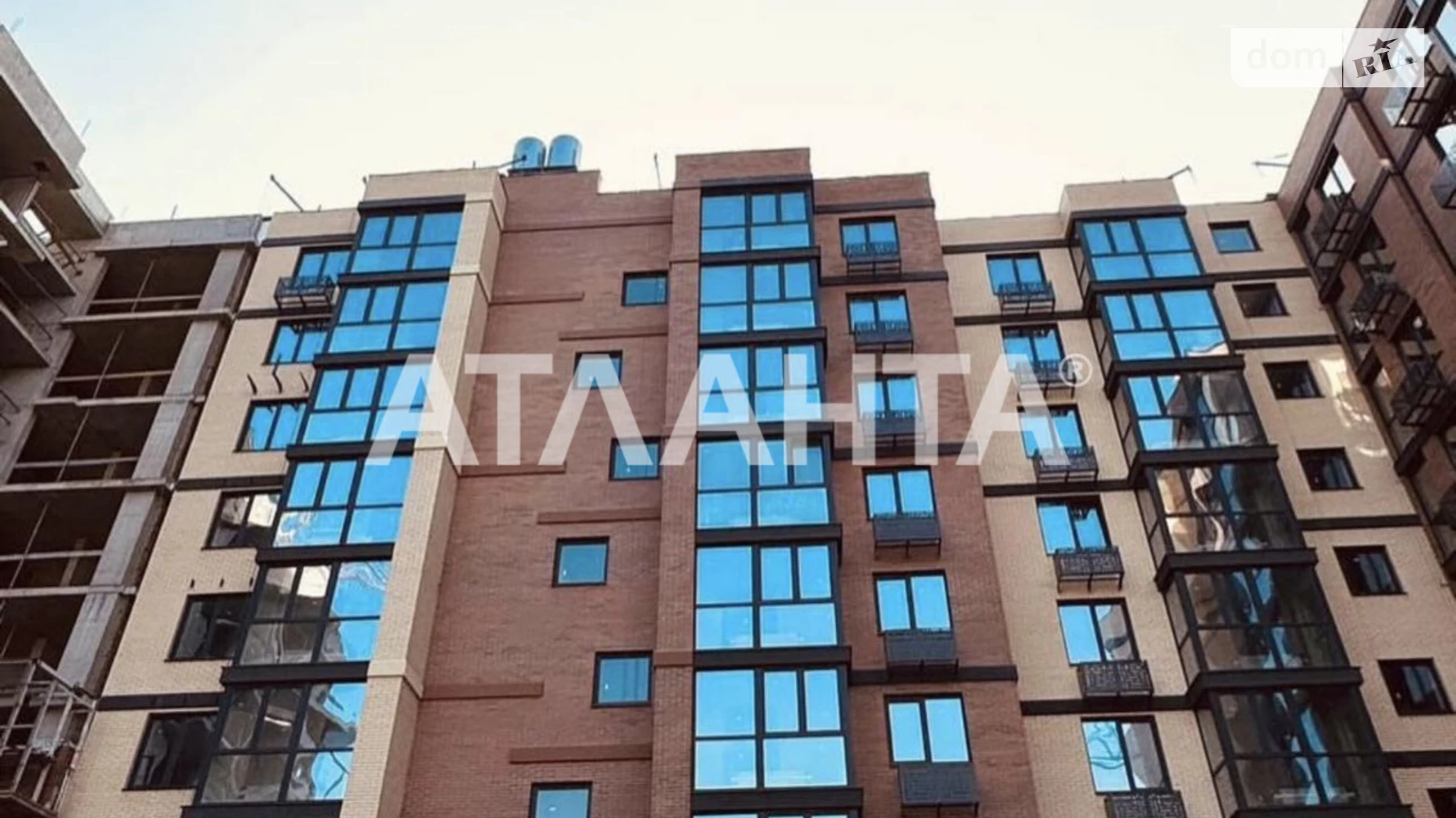 Продается 2-комнатная квартира 65 кв. м в Черновцах - фото 2