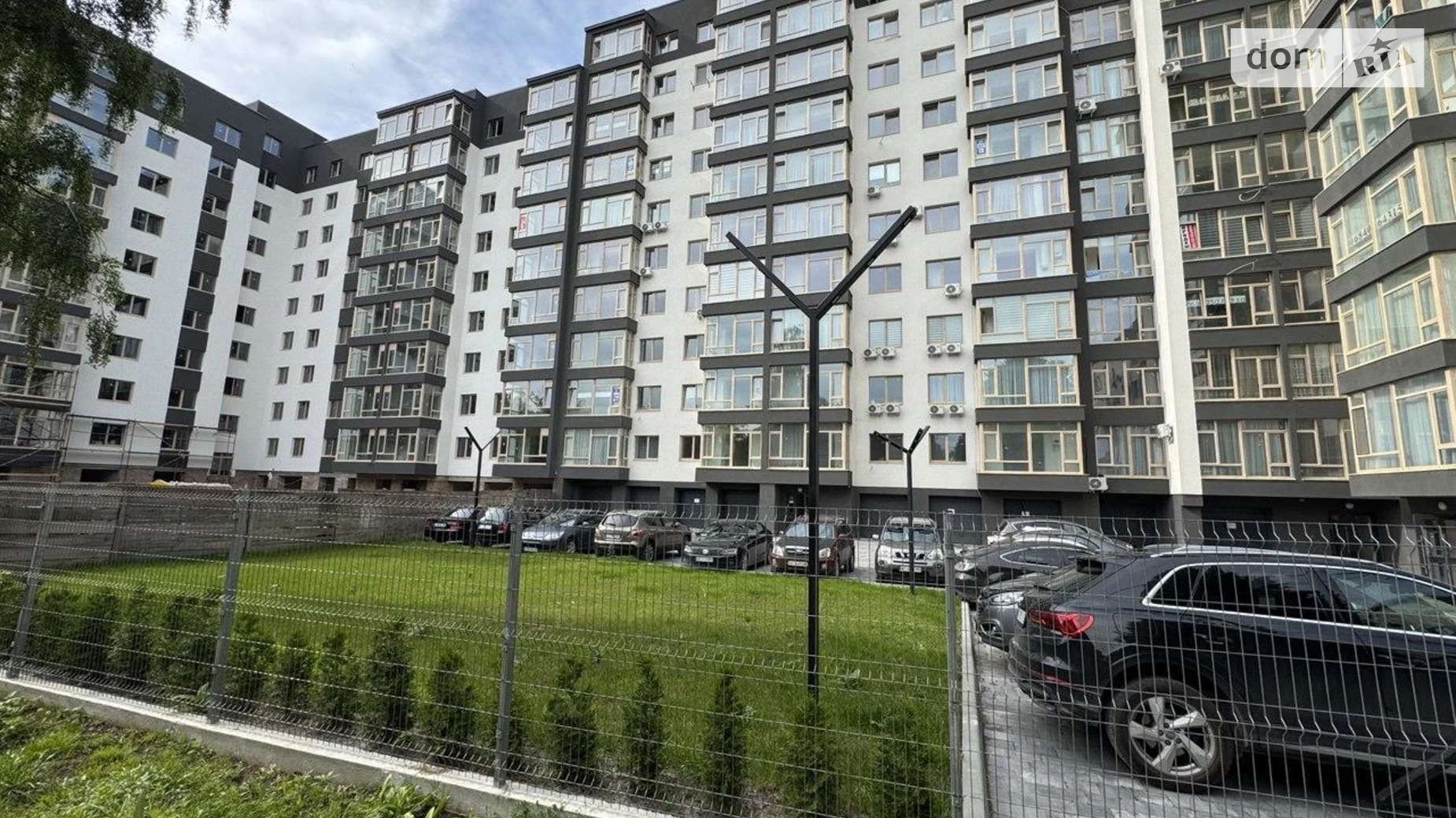 Продается 1-комнатная квартира 48 кв. м в Ивано-Франковске, ул. Волошина Августина - фото 2
