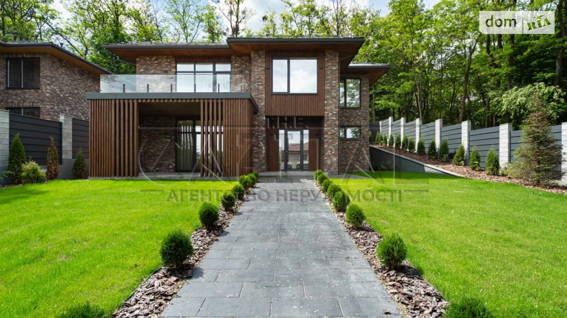 Продается дом на 2 этажа 257 кв. м с камином, цена: 610000 $ - фото 2