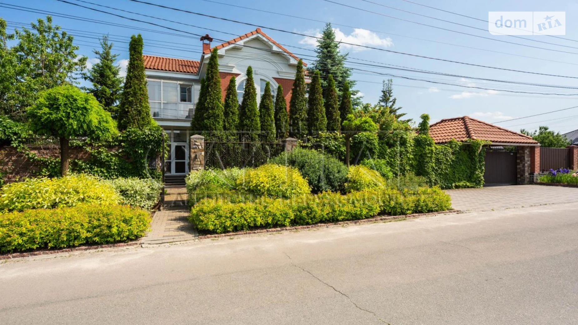 Продается дом на 2 этажа 229.4 кв. м с гаражом, цена: 370000 $ - фото 2