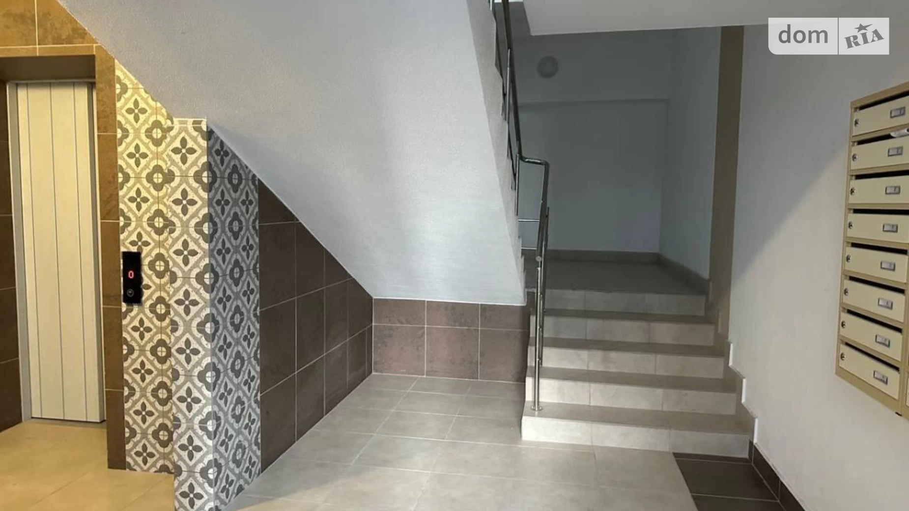 Продается 2-комнатная квартира 55 кв. м в Ивано-Франковске, ул. Павла Полуботка, 18 корпус 10 - фото 2