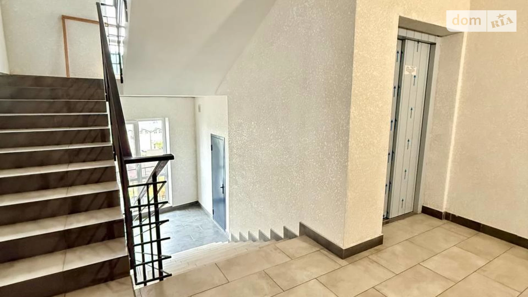 Продається 3-кімнатна квартира 107.8 кв. м у Львові, вул. Зелена, 119 - фото 2