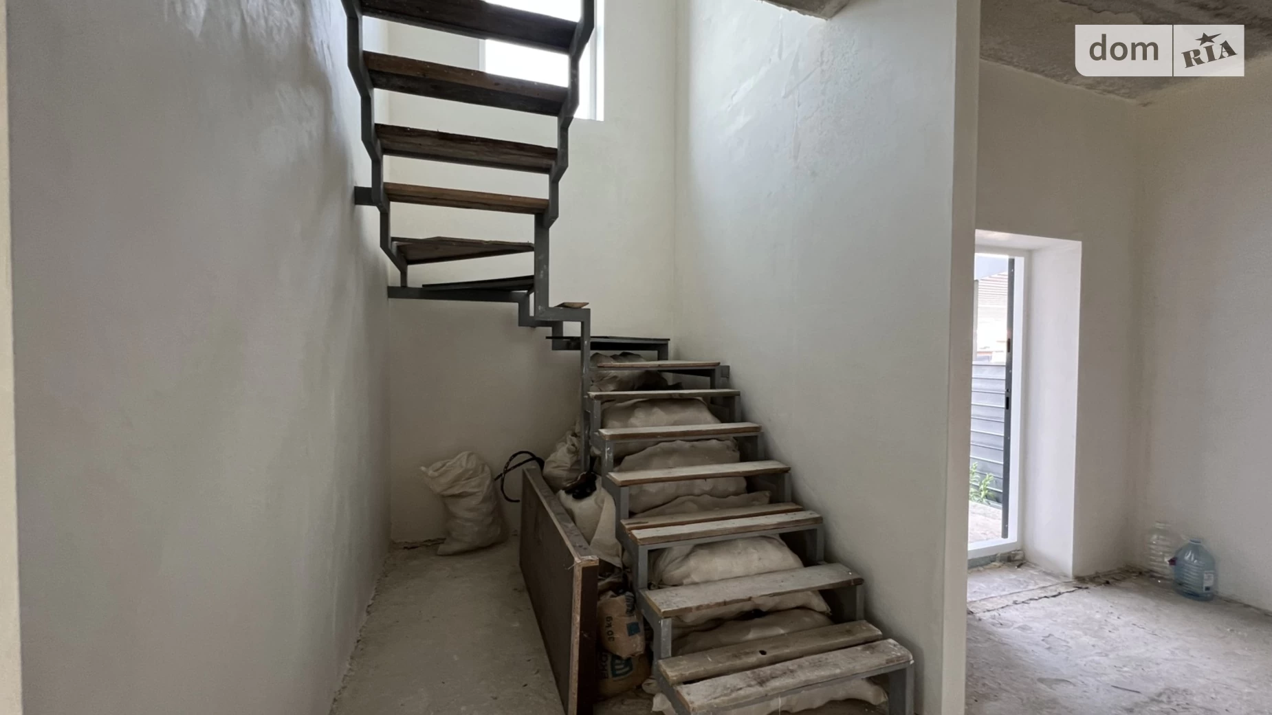 Продается дом на 2 этажа 130 кв. м с подвалом, цена: 86000 $ - фото 2