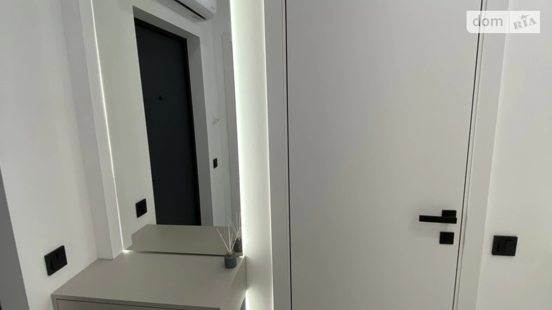Продается 1-комнатная квартира 38 кв. м в Угорниках - фото 2