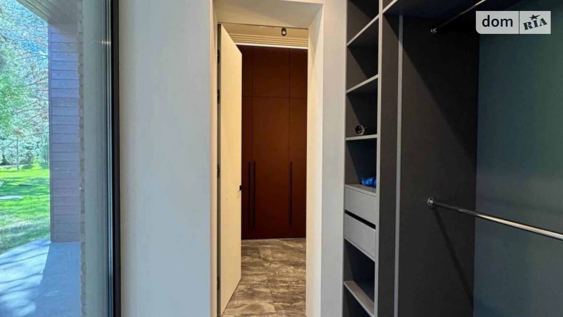 Продается дом на 2 этажа 300 кв. м с подвалом, цена: 1500000 € - фото 3