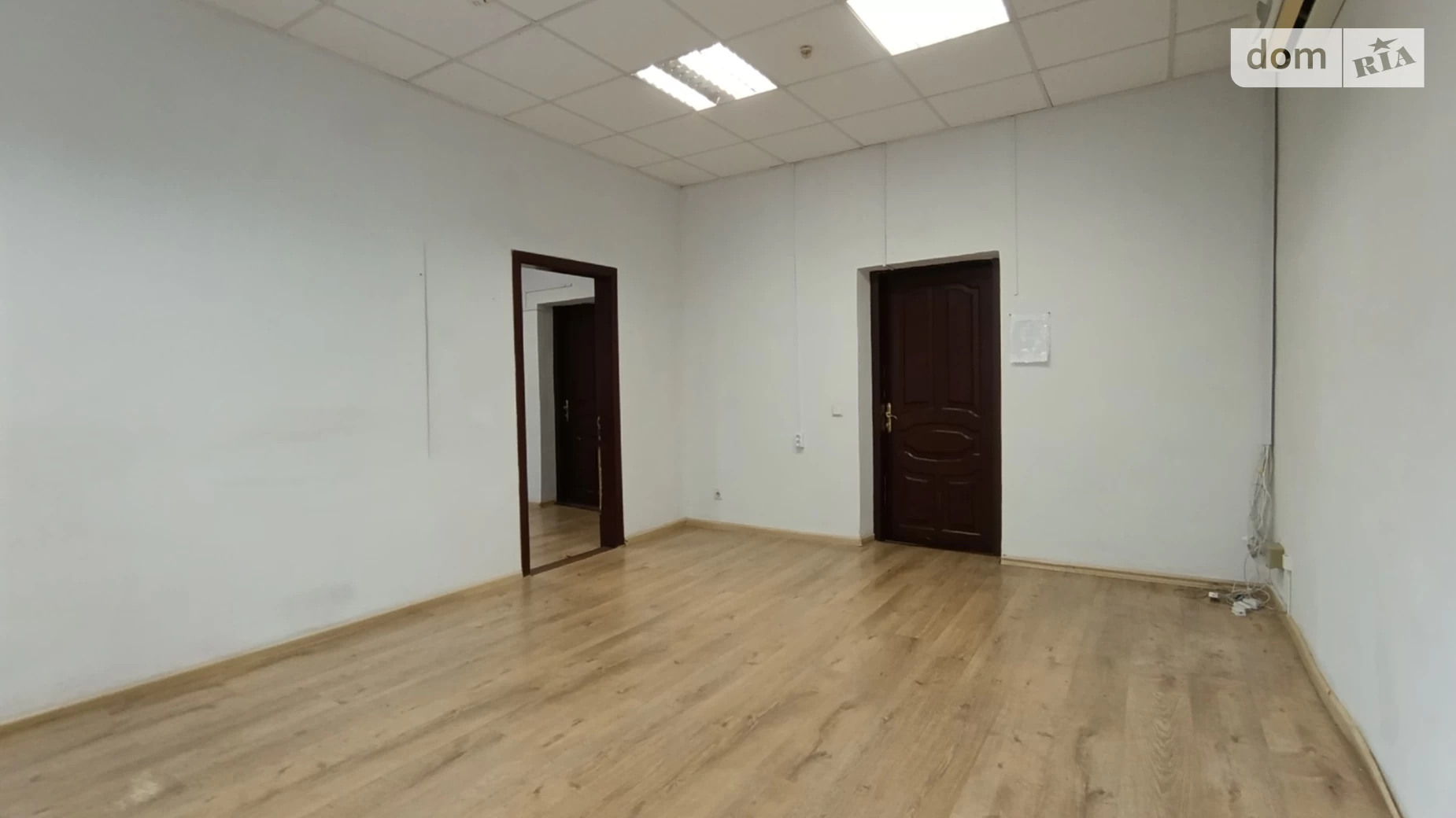Сдается в аренду офис 59 кв. м в бизнес-центре, цена: 19470 грн - фото 2