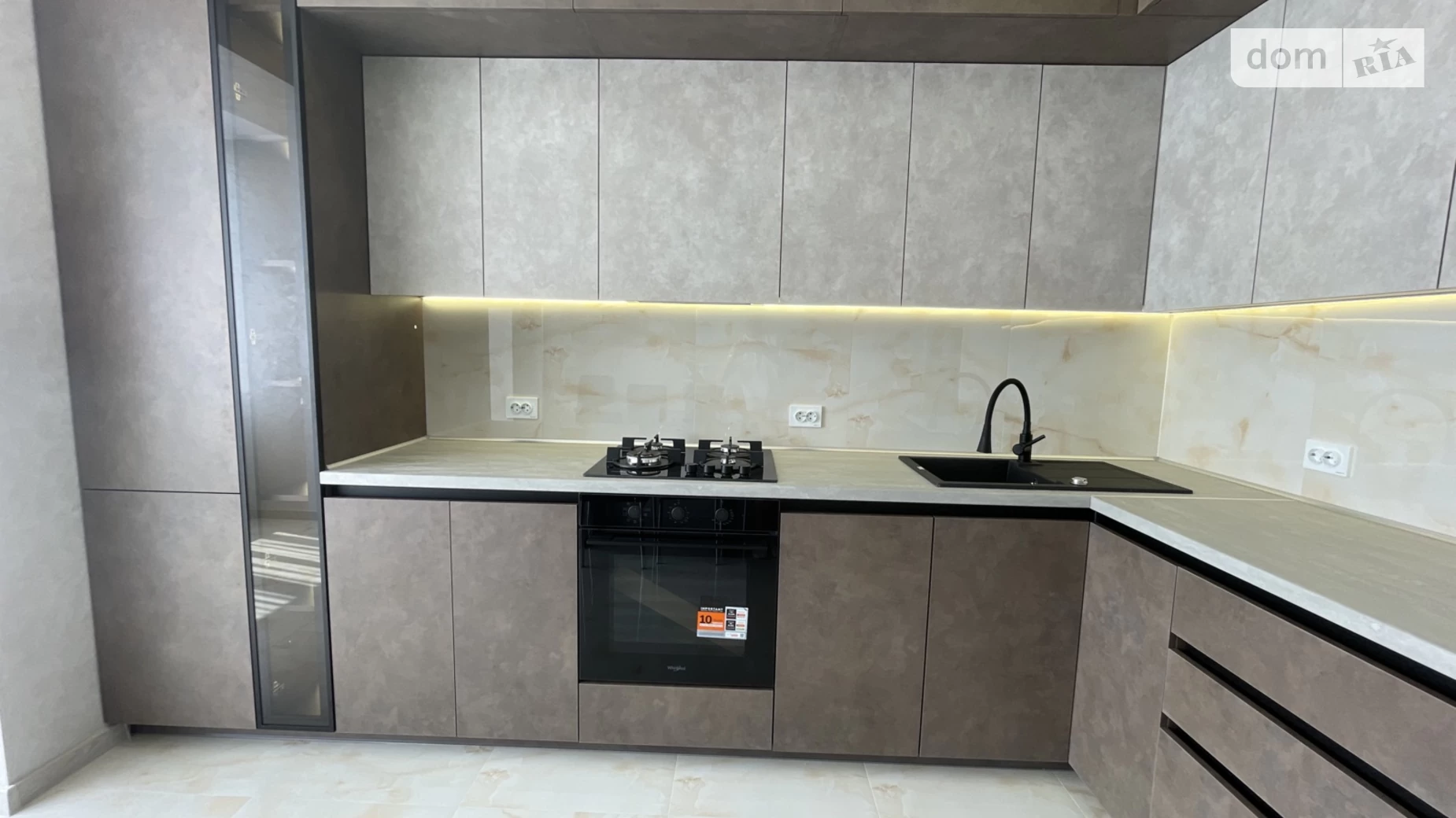 Продается 1-комнатная квартира 40 кв. м в Ивано-Франковске, ул. Хмельницкого Богдана, 57 - фото 2