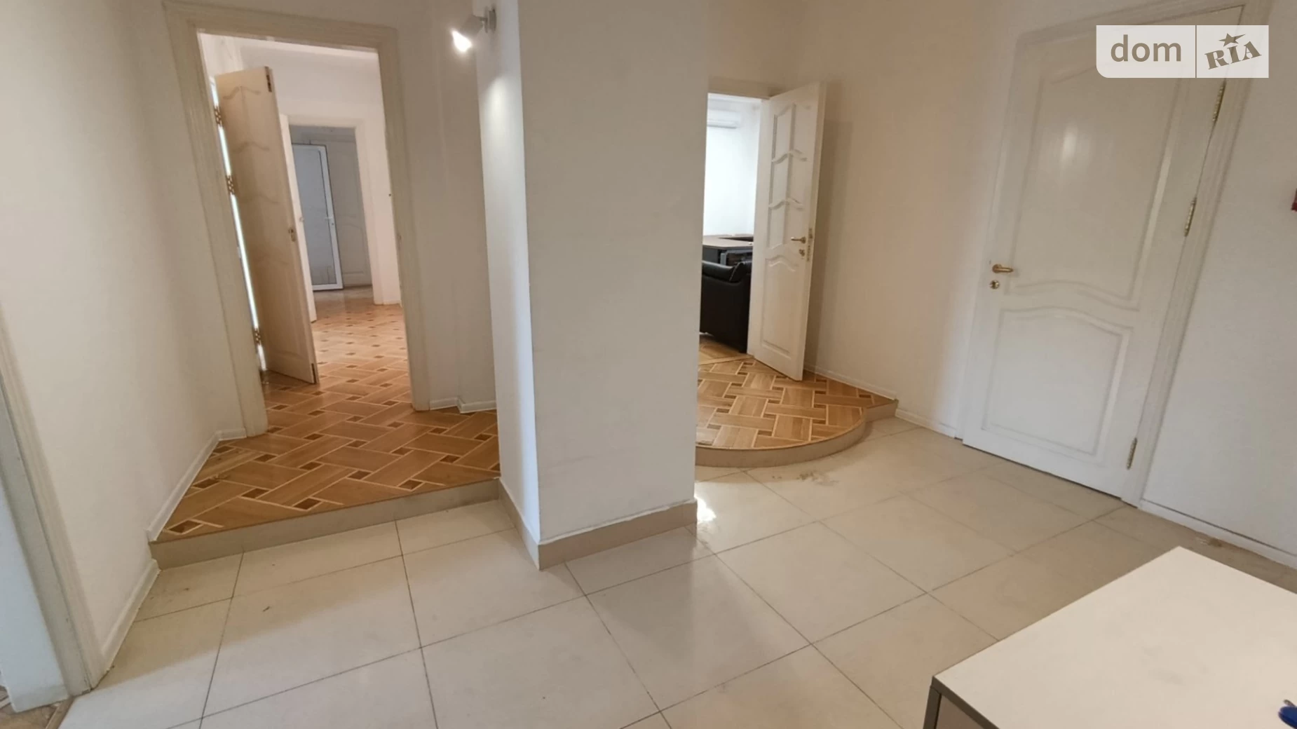 Здається в оренду офіс 157 кв. м в бізнес-центрі, цена: 2041 $ - фото 4
