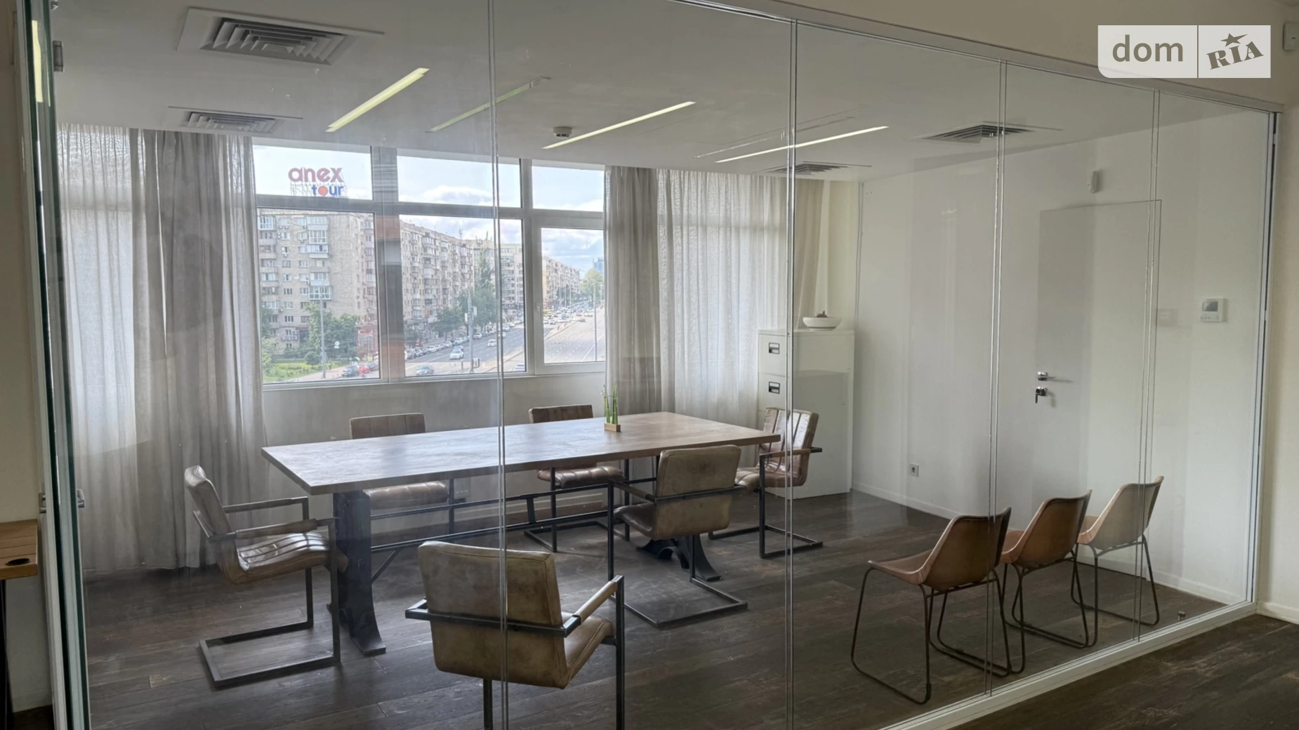 Сдается в аренду офис 230 кв. м в бизнес-центре, цена: 4600 $ - фото 2