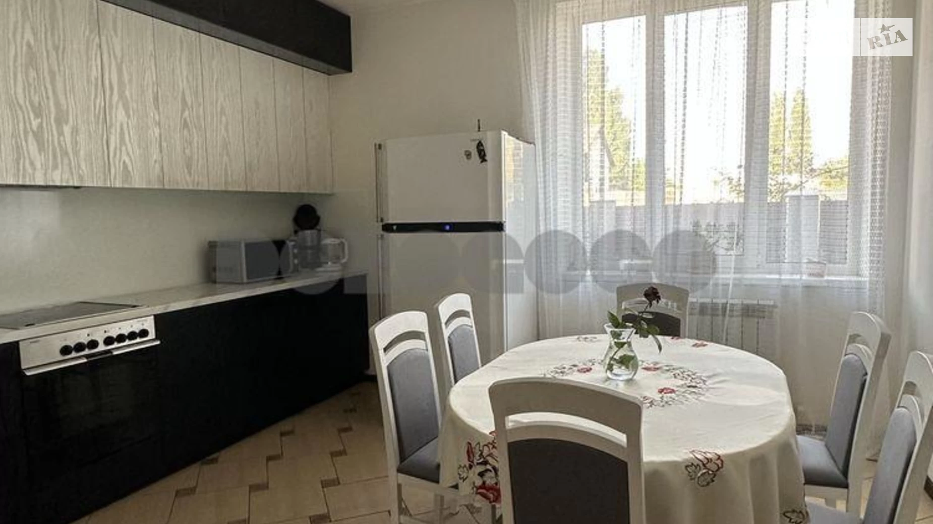 Продается дом на 3 этажа 209 кв. м с подвалом, цена: 199000 $ - фото 4