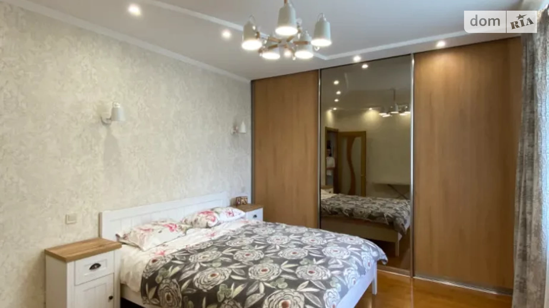 Продается 3-комнатная квартира 88 кв. м в Днепре, ул. Космическая, 3 - фото 2