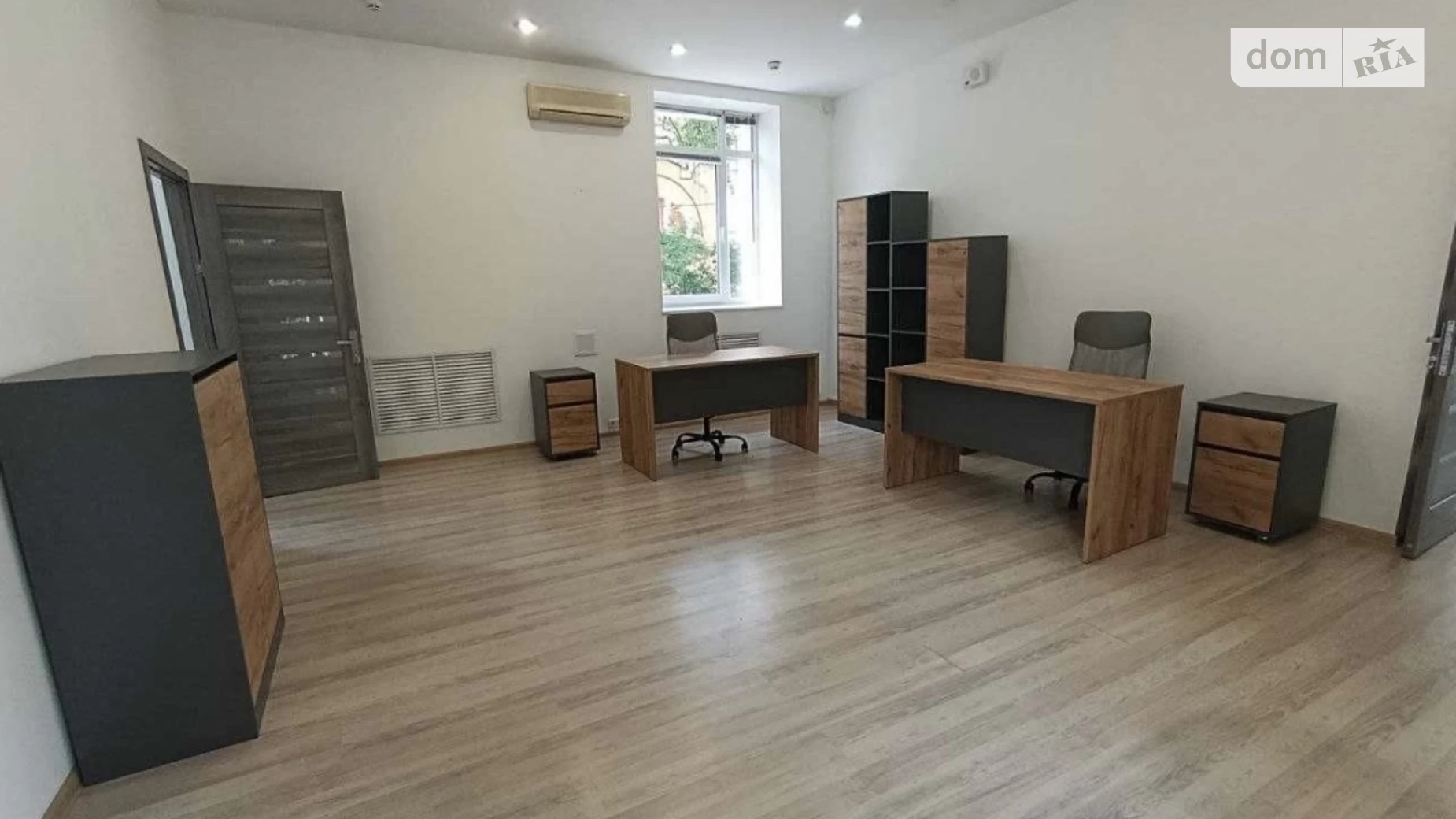 Сдается в аренду офис 166.5 кв. м в бизнес-центре, цена: 2831 $ - фото 2