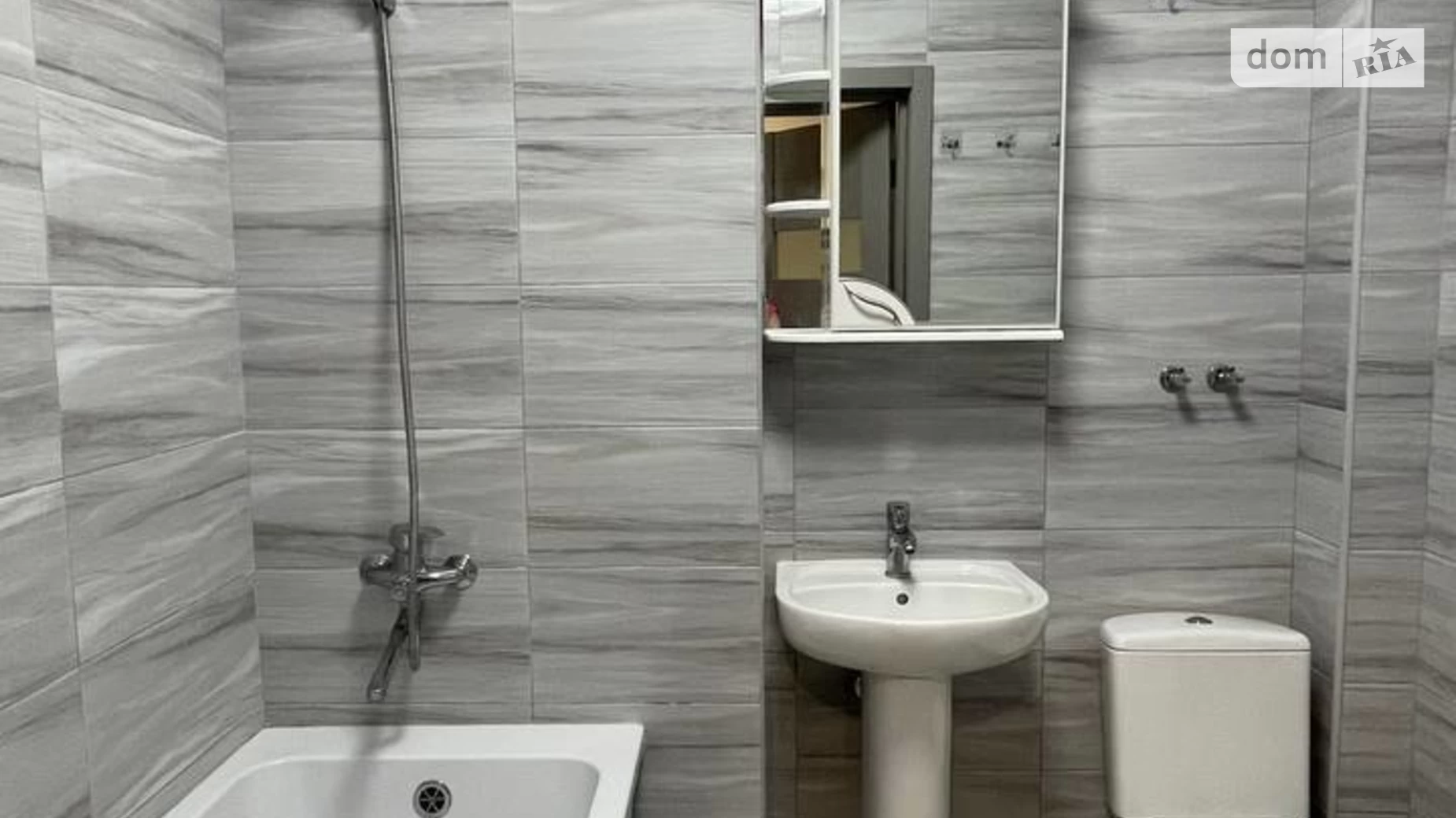 Продается 1-комнатная квартира 42 кв. м в Ровно, ул. Степана Бандеры, 1Е - фото 4