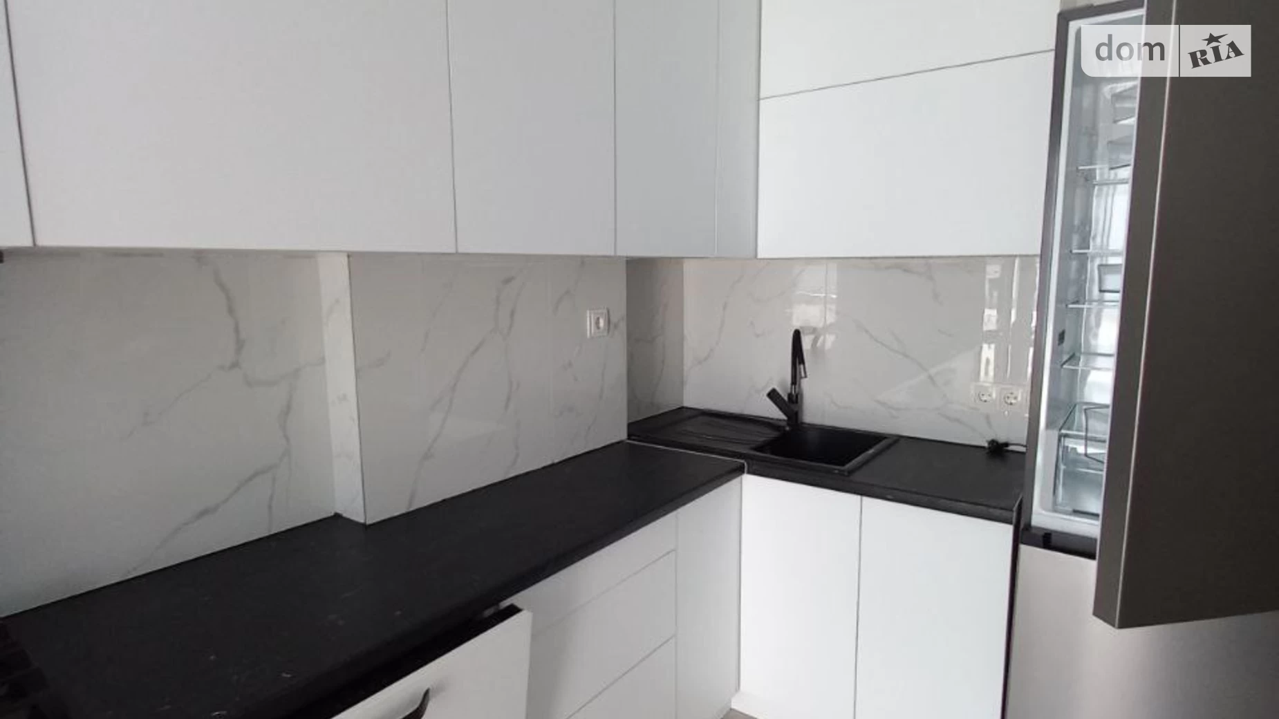 Продается 1-комнатная квартира 40.2 кв. м в Ровно, ул. Лабунского, 4 - фото 2