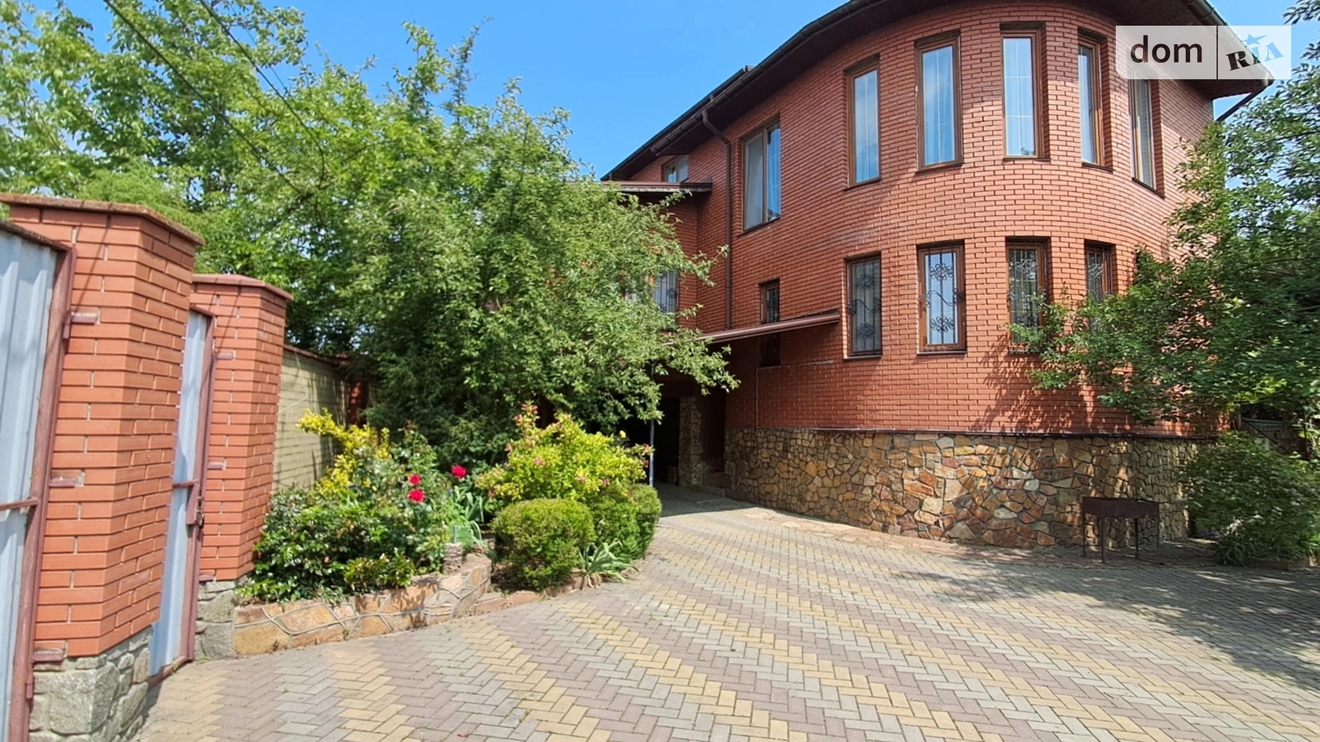 Продается дом на 2 этажа 389 кв. м с верандой, цена: 295000 $ - фото 2