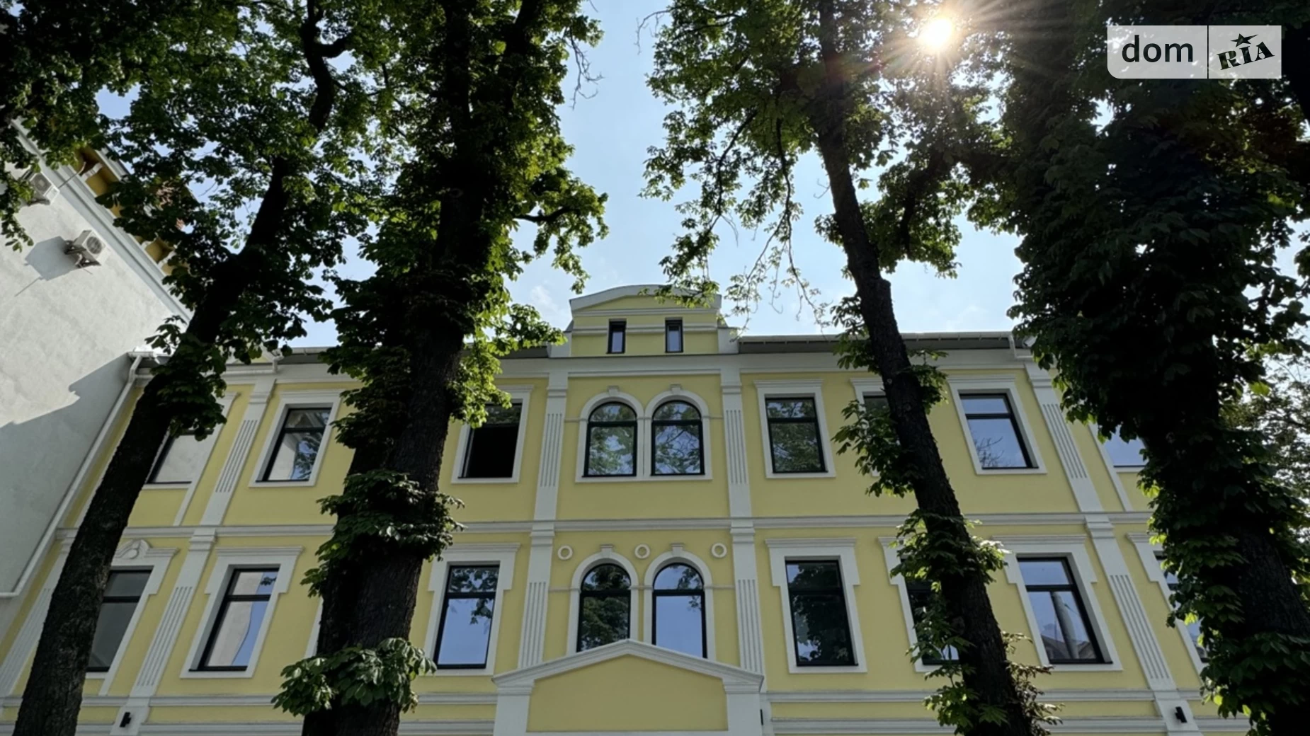 Сдается в аренду офис 100 кв. м в бизнес-центре, цена: 1000 € - фото 2
