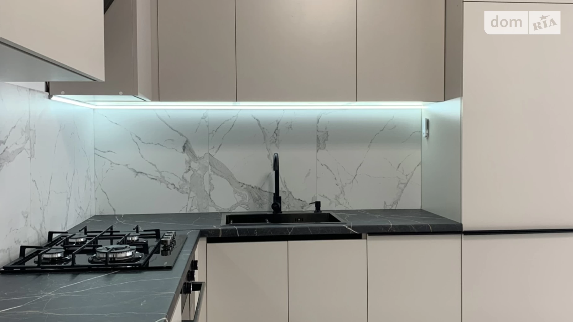 2-кімнатна квартира 70 кв. м у Тернополі, цена: 79500 $ - фото 2