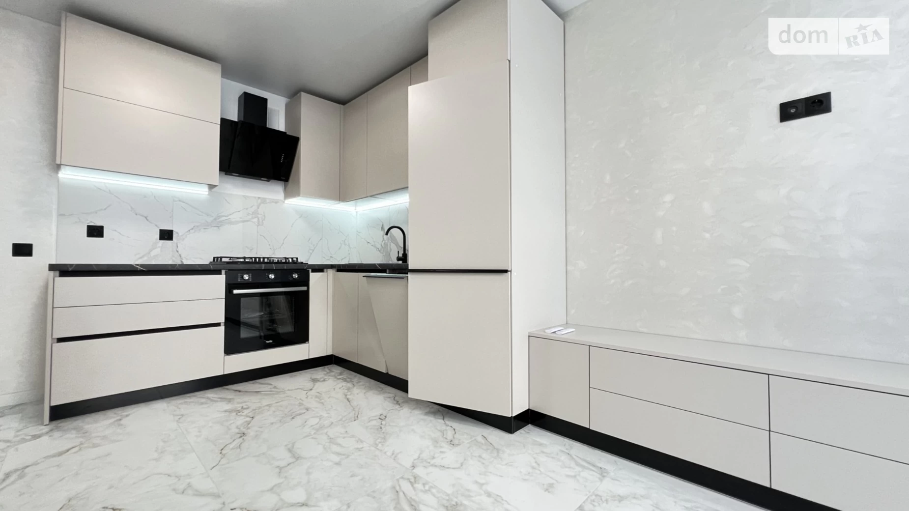 2-кімнатна квартира 70 кв. м у Тернополі, цена: 79500 $ - фото 2