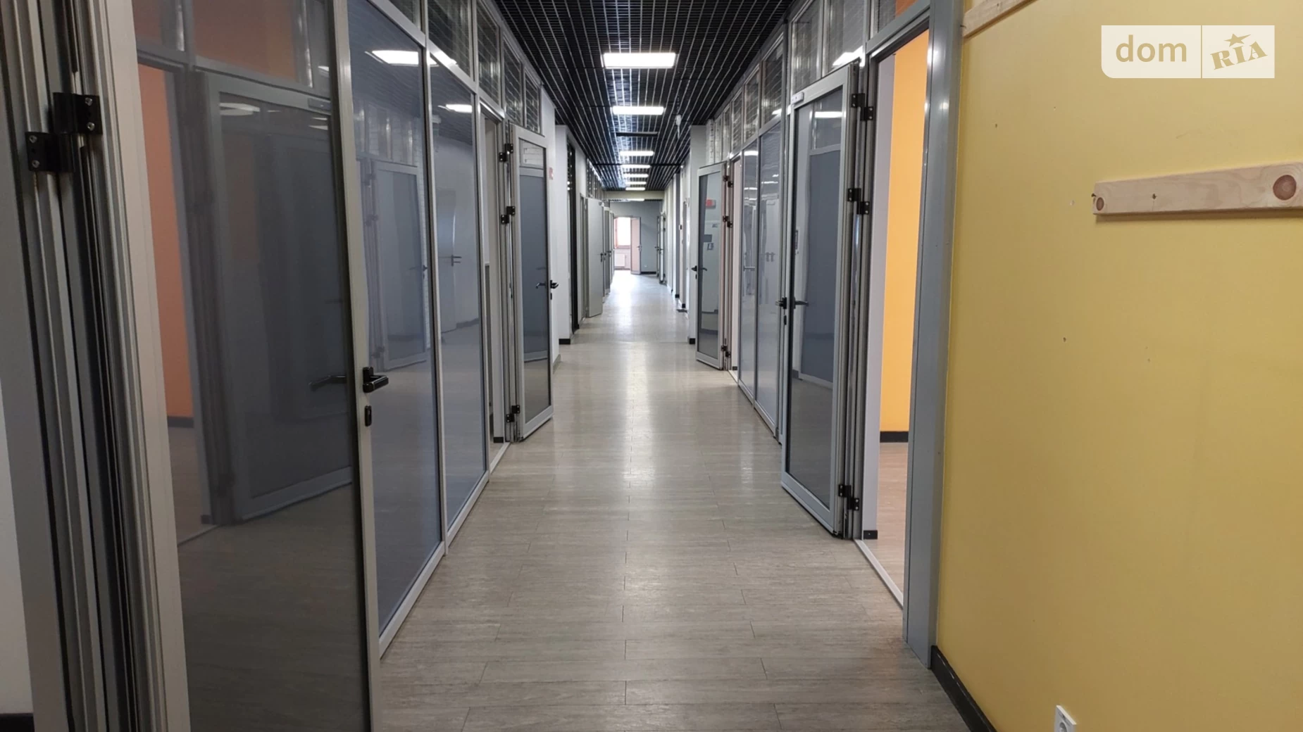 Сдается в аренду офис 811 кв. м в бизнес-центре, цена: 15500 $ - фото 2