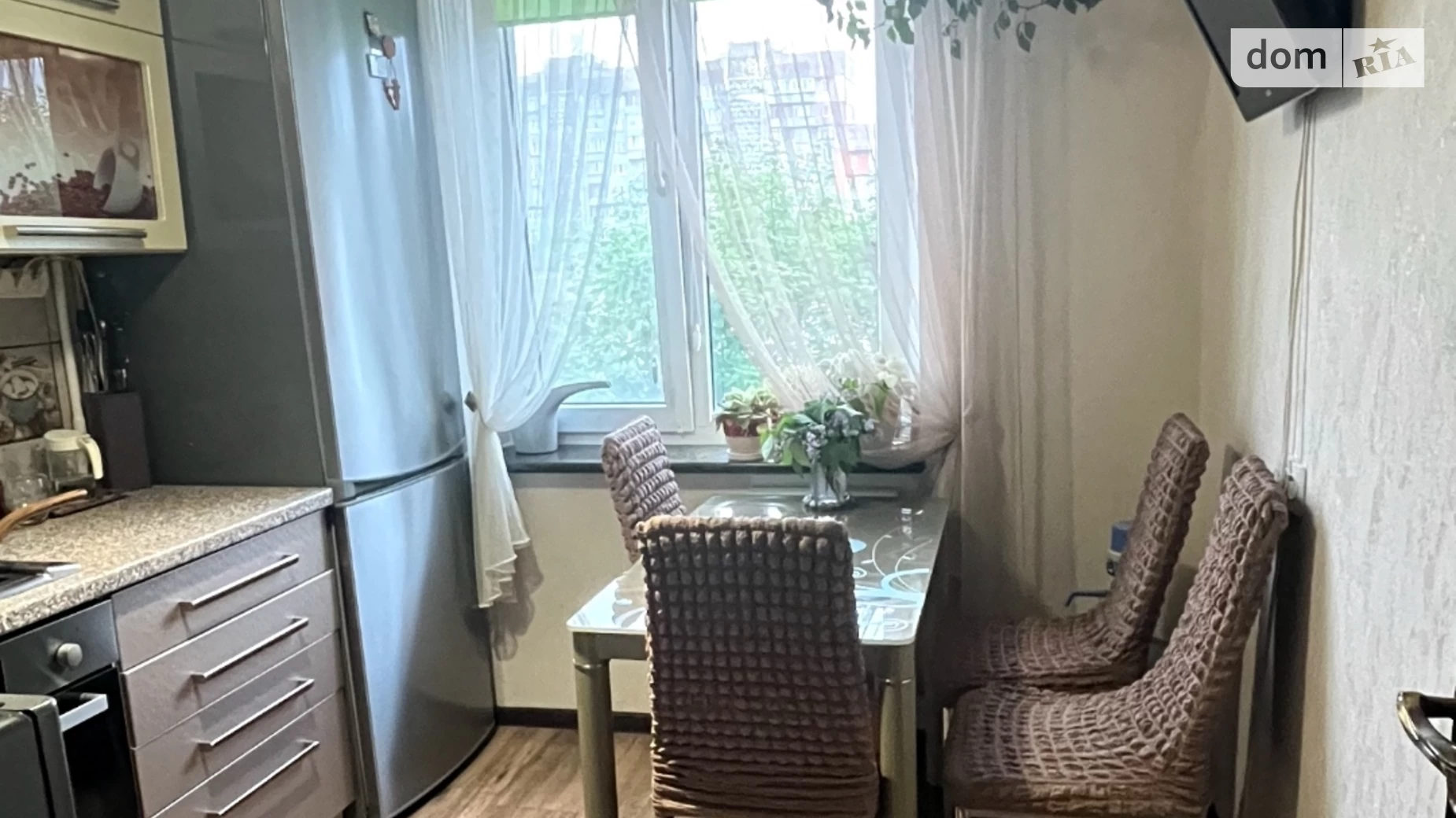 Продается 2-комнатная квартира 49 кв. м в Ровно, ул. Волынской Дивизии, 11 - фото 2
