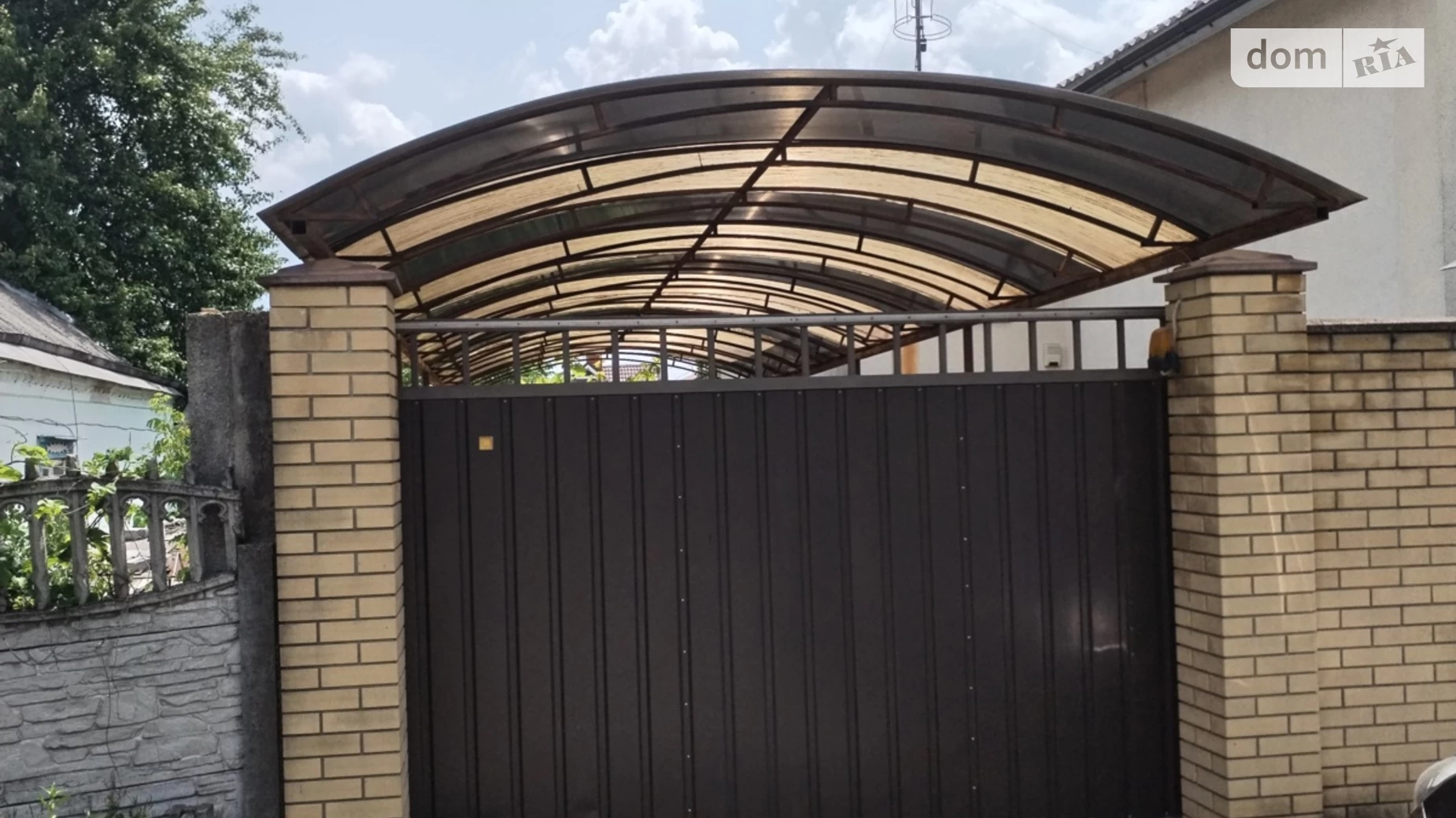 Продается дом на 2 этажа 220 кв. м с гаражом, цена: 219000 $ - фото 2