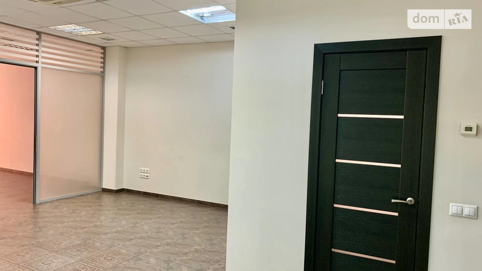 Сдается в аренду офис 78 кв. м в бизнес-центре, цена: 500 $ - фото 3