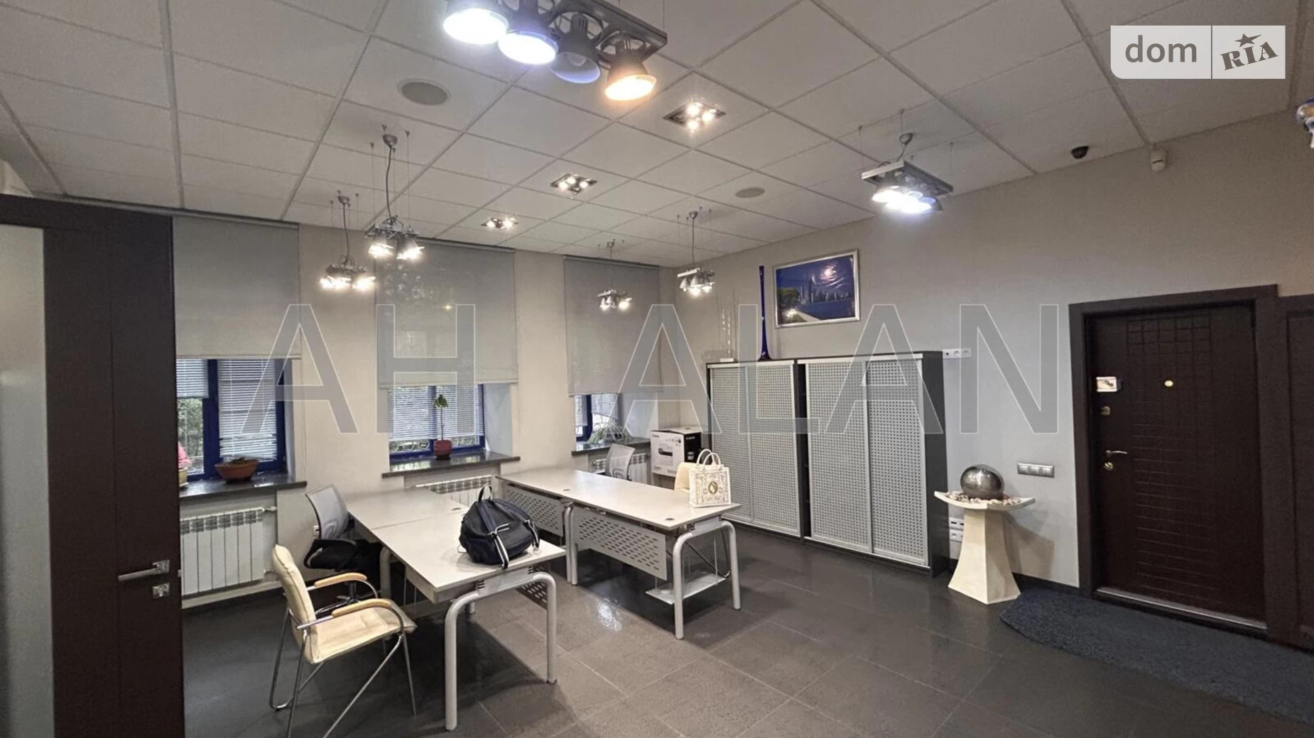 Сдается в аренду офис 100 кв. м в бизнес-центре, цена: 1100 € - фото 2
