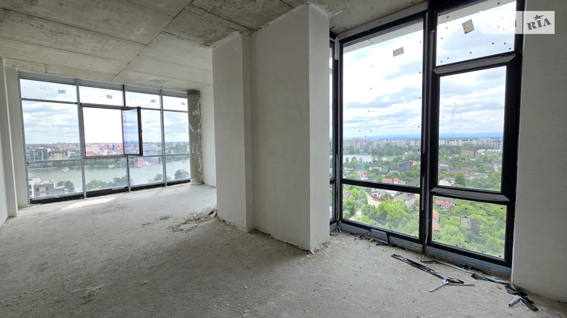 Продается 4-комнатная квартира 158 кв. м в Ивано-Франковске, ул. Ленкавского, 34/4 - фото 2