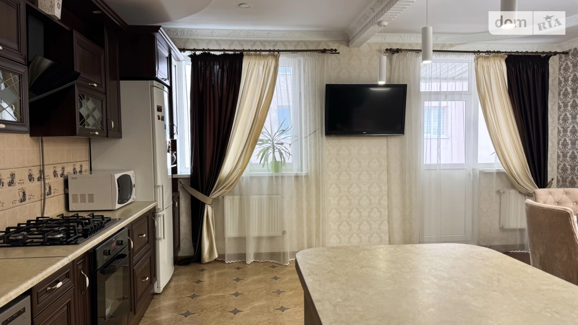 Продається 2-кімнатна квартира 135 кв. м у Рівному, вул. Назара Небожинського(Павлюченка), 16А - фото 2