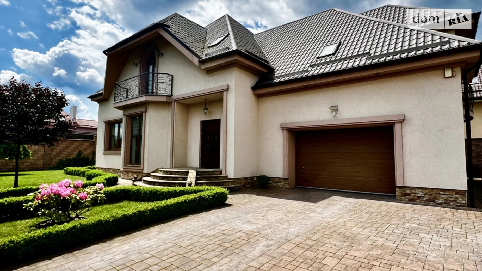 Продается дом на 2 этажа 217.4 кв. м с участком, цена: 380000 $ - фото 2