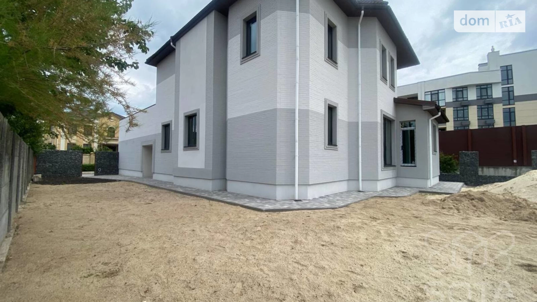 Продается дом на 3 этажа 699.2 кв. м с террасой, цена: 550000 $ - фото 2