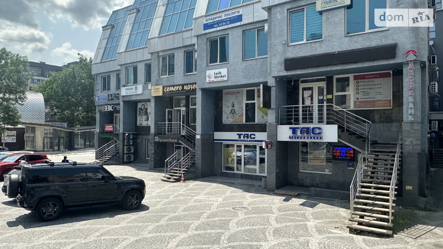 Сдается в аренду помещения свободного назначения 67.5 кв. м в 4-этажном здании, цена: 44000 грн - фото 2