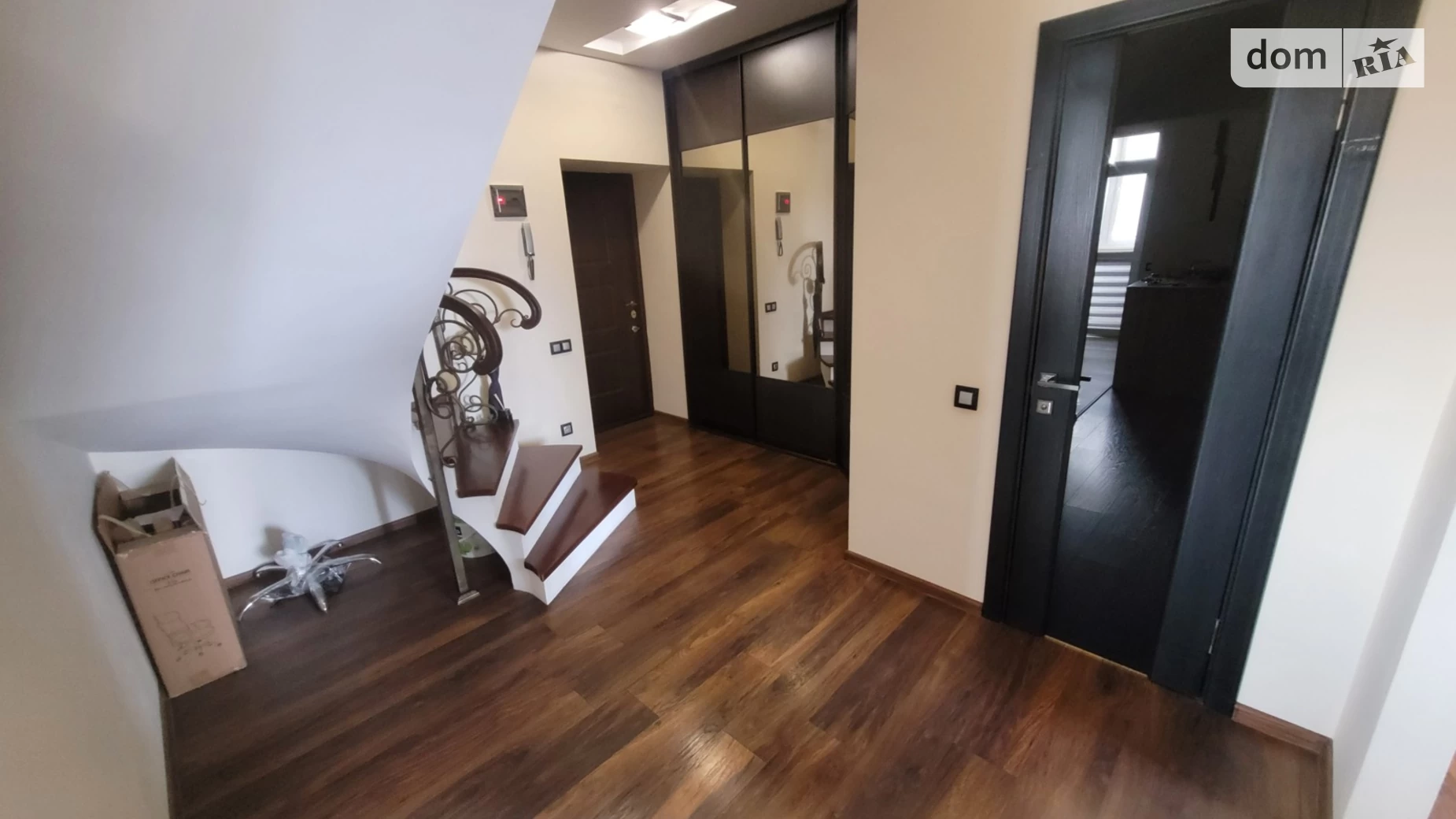 Продается 4-комнатная квартира 135 кв. м в Львове, ул. Под Голоском, 8 - фото 3