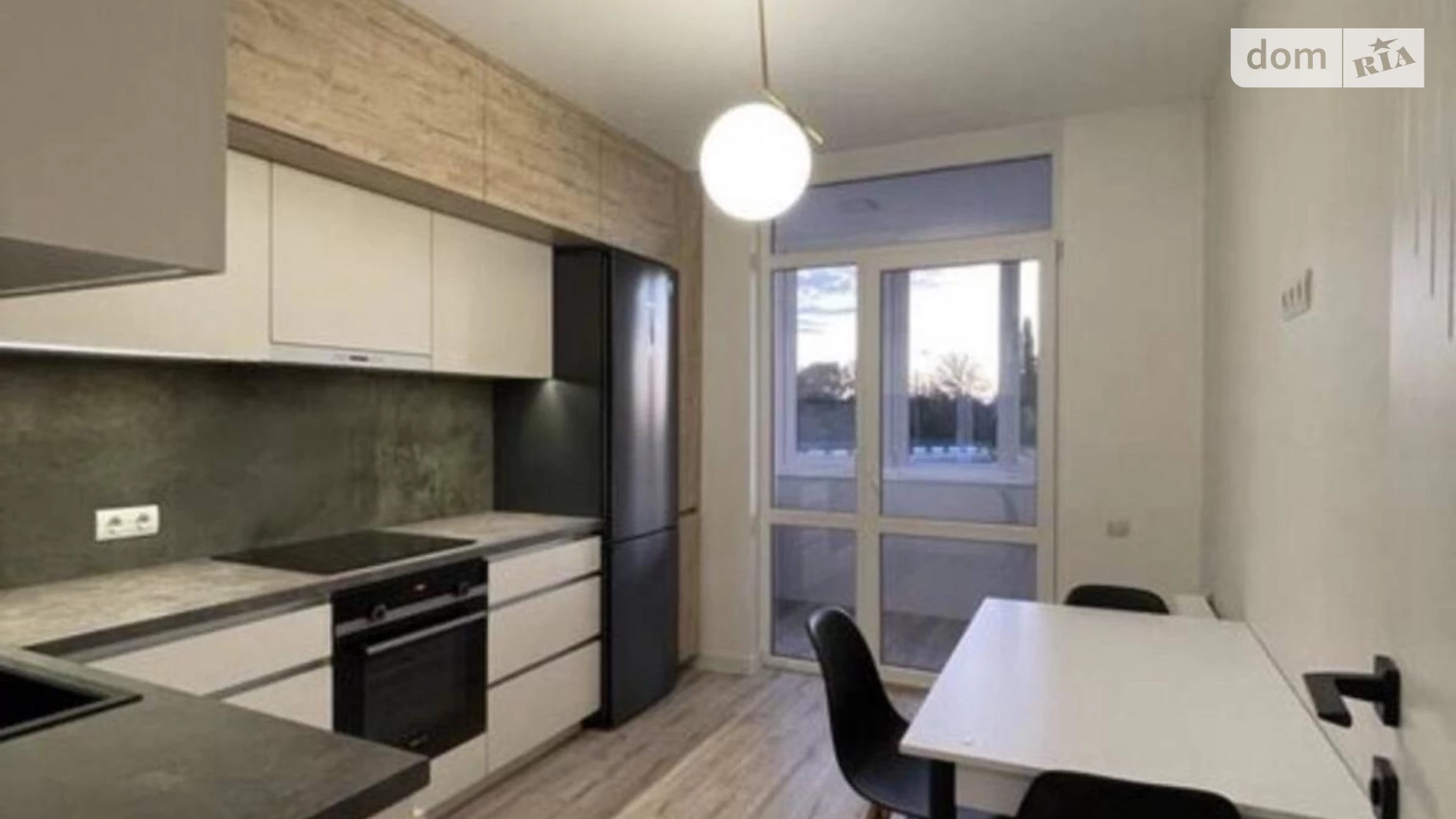 Продается 1-комнатная квартира 42.7 кв. м в Ровно, ул. Степана Бандеры - фото 2