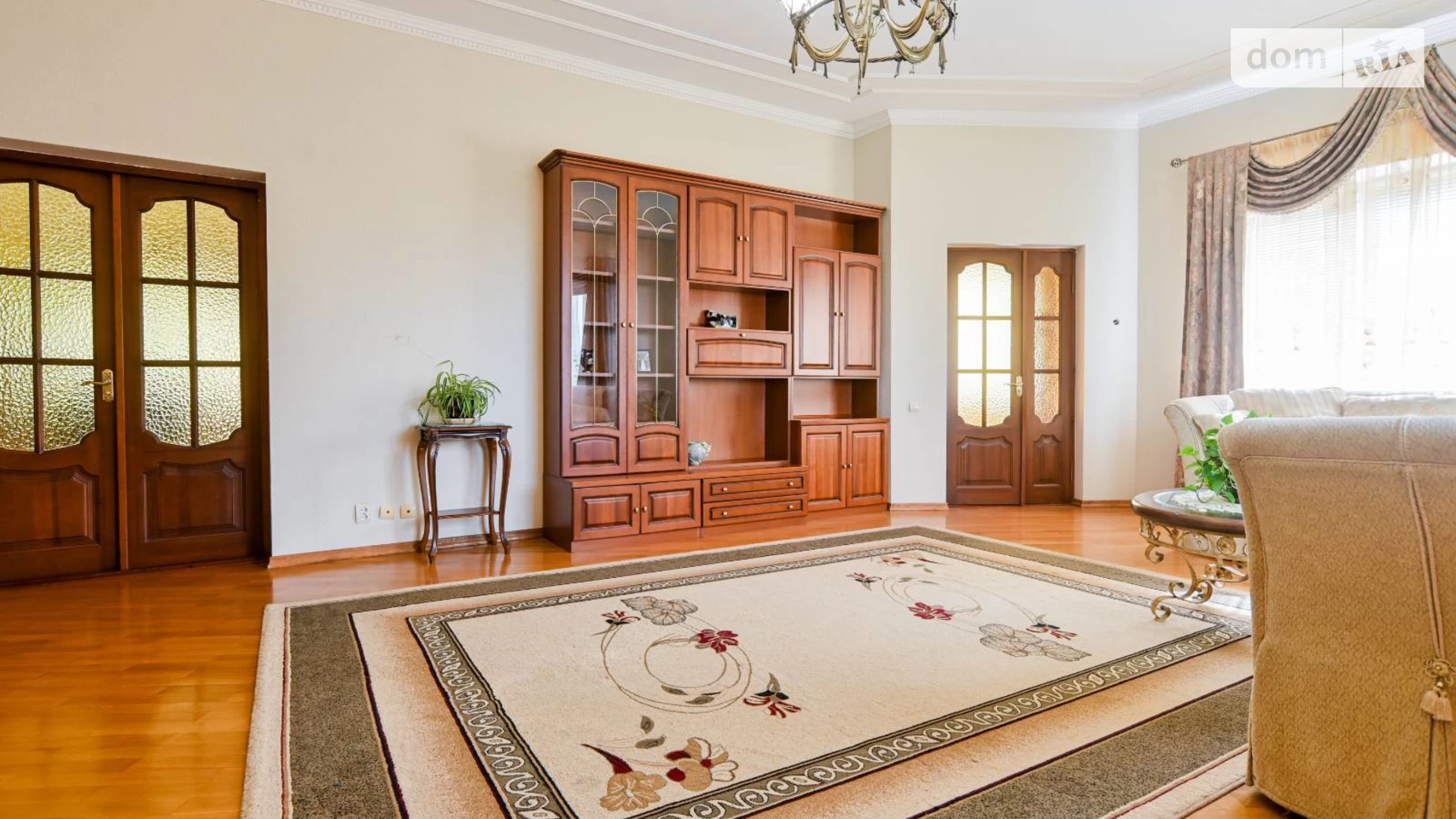 Продается дом на 2 этажа 350 кв. м с гаражом, цена: 150000 $ - фото 2