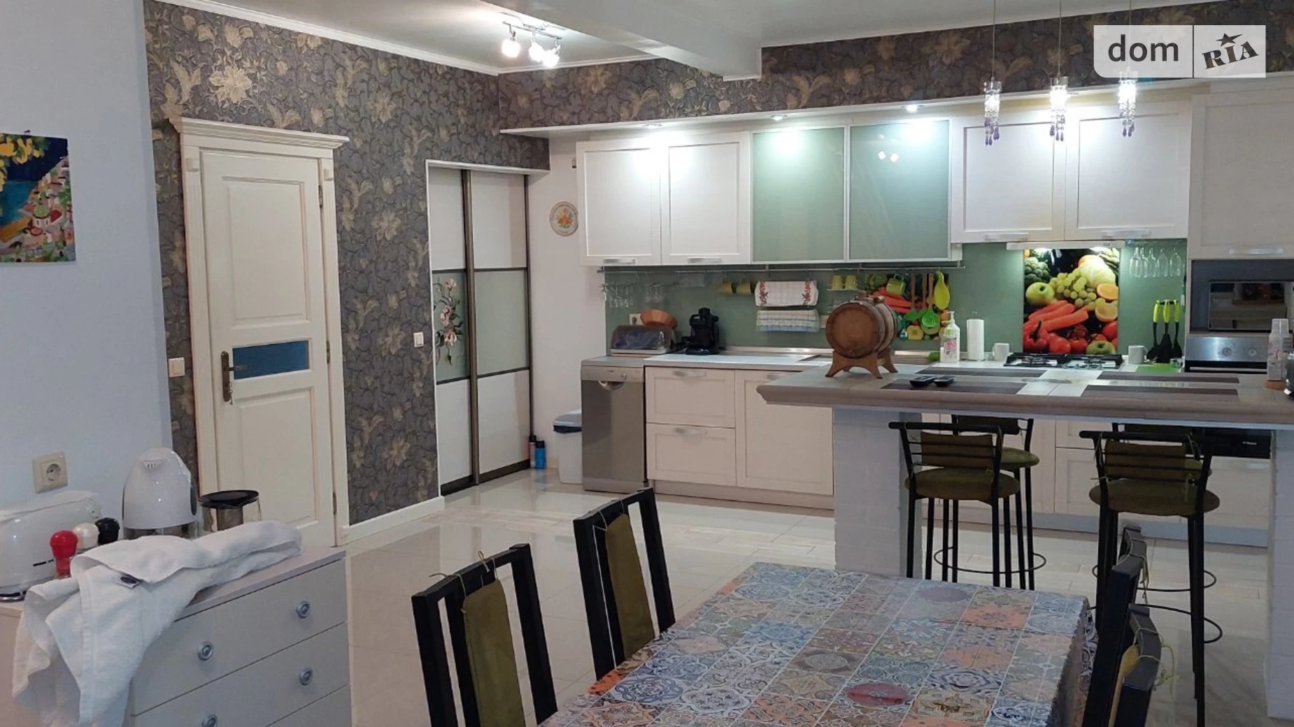 Сдается в аренду дом на 2 этажа 190 кв. м с гаражом, цена: 1300 € - фото 4