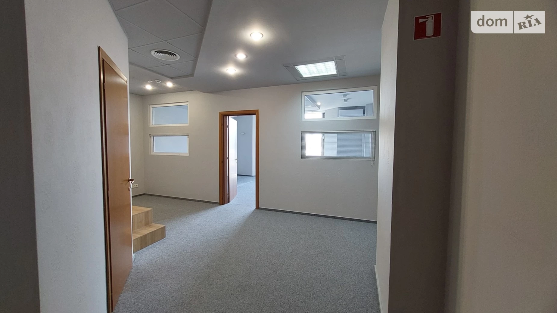 Сдается в аренду офис 682 кв. м в бизнес-центре, цена: 12276 $ - фото 2