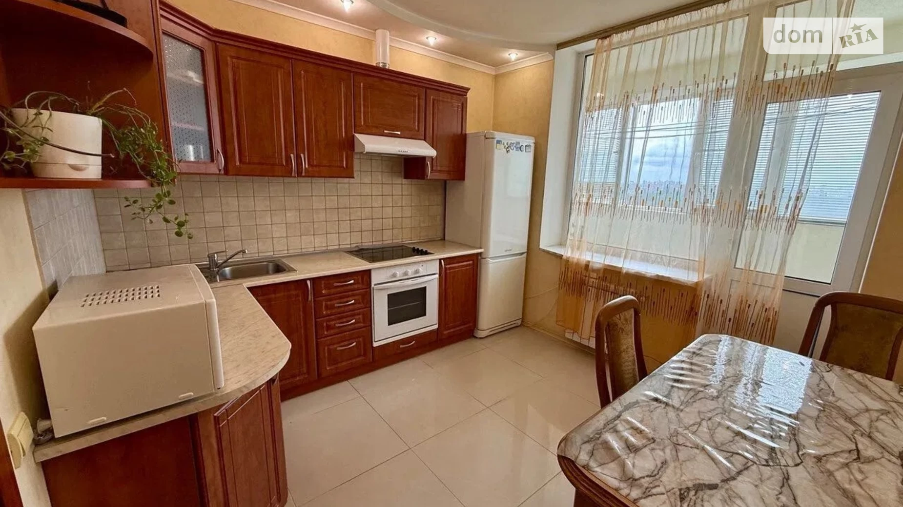 Продается 1-комнатная квартира 42.8 кв. м в Киеве, ул. Верховинная, 35 - фото 2