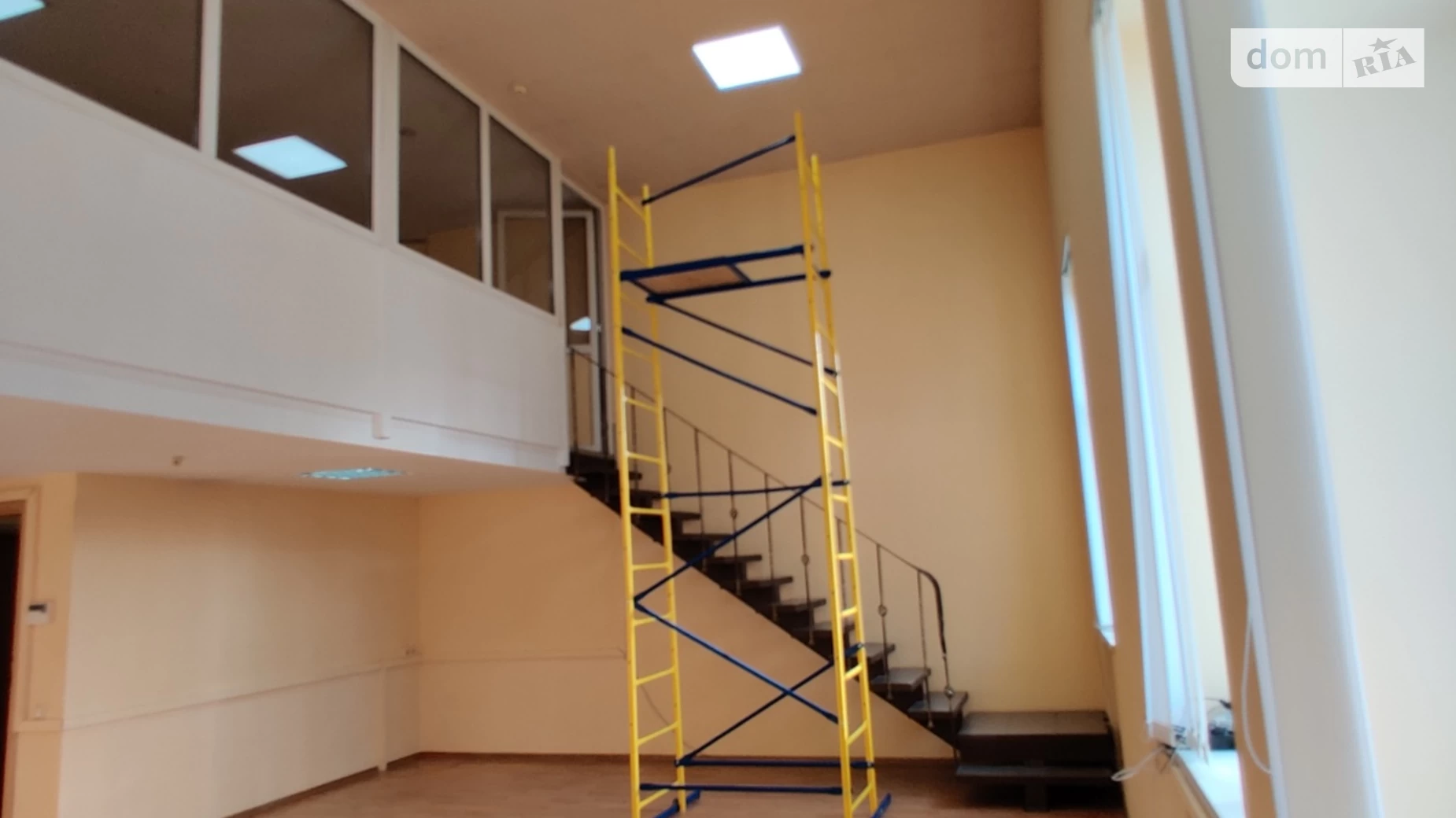 Сдается в аренду офис 96 кв. м в бизнес-центре, цена: 24000 грн - фото 2