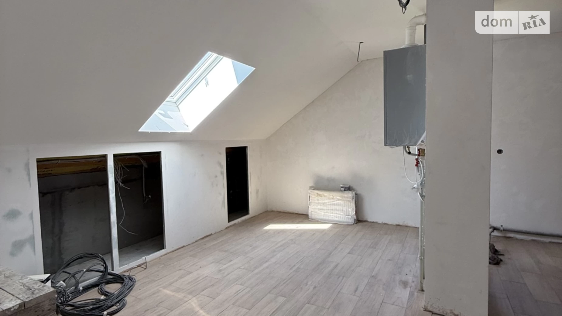 Продается дом на 3 этажа 240 кв. м с мебелью, цена: 250000 $ - фото 5