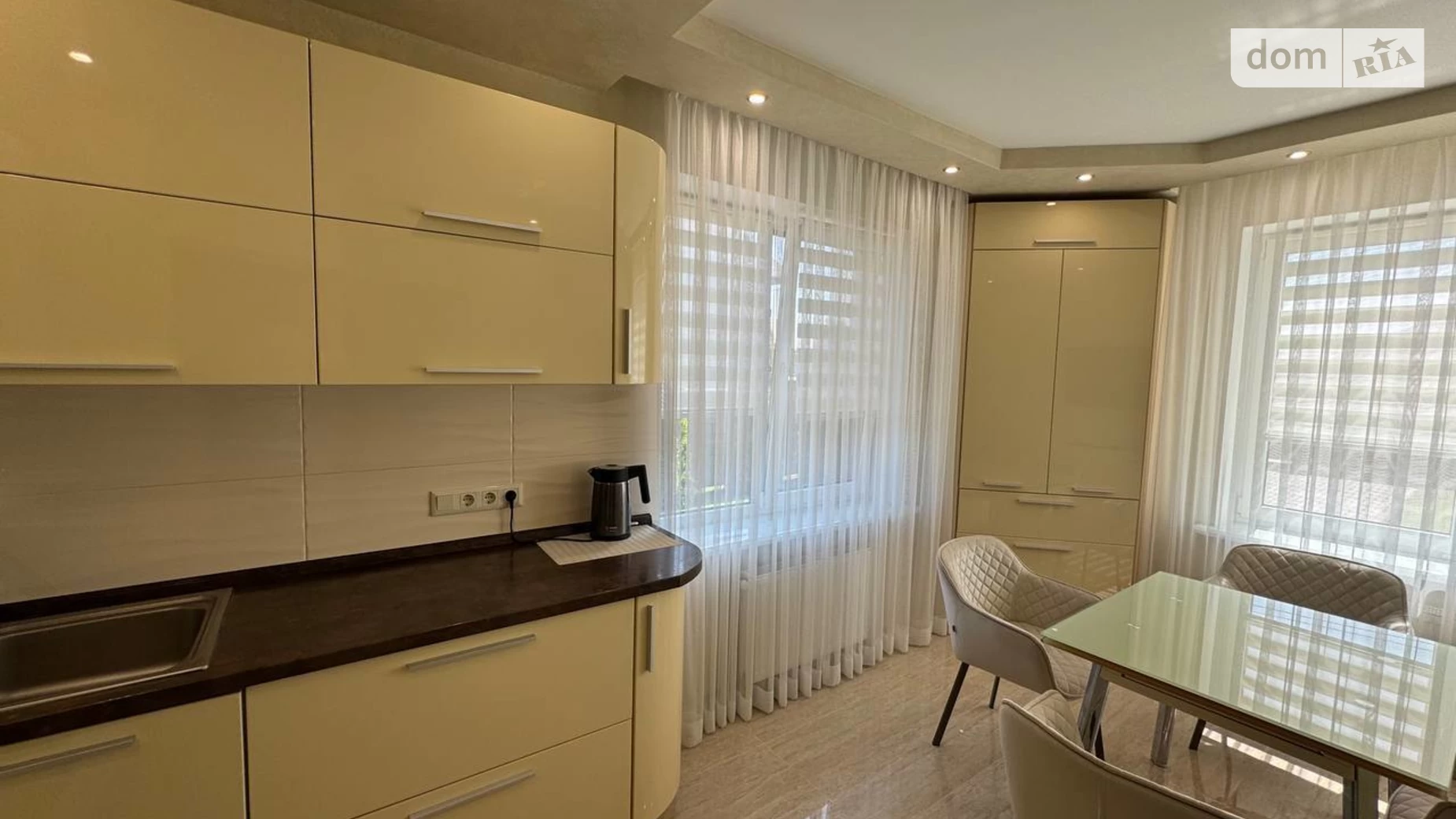 Продается дом на 2 этажа 223.3 кв. м с камином, цена: 185000 $ - фото 2