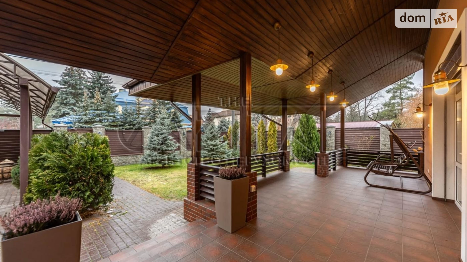 Продается дом на 2 этажа 258 кв. м с камином, цена: 410000 $ - фото 2