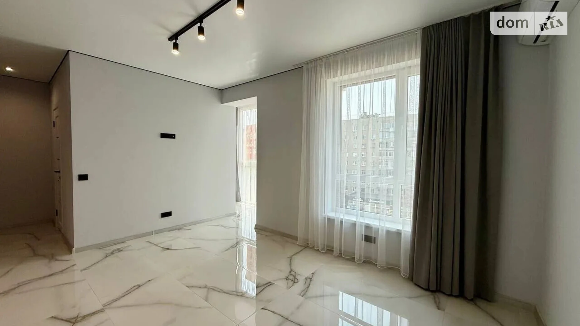 Продается 1-комнатная квартира 48 кв. м в Ивано-Франковске, ул. Бандеры Степана, 79 корпус 2 - фото 2