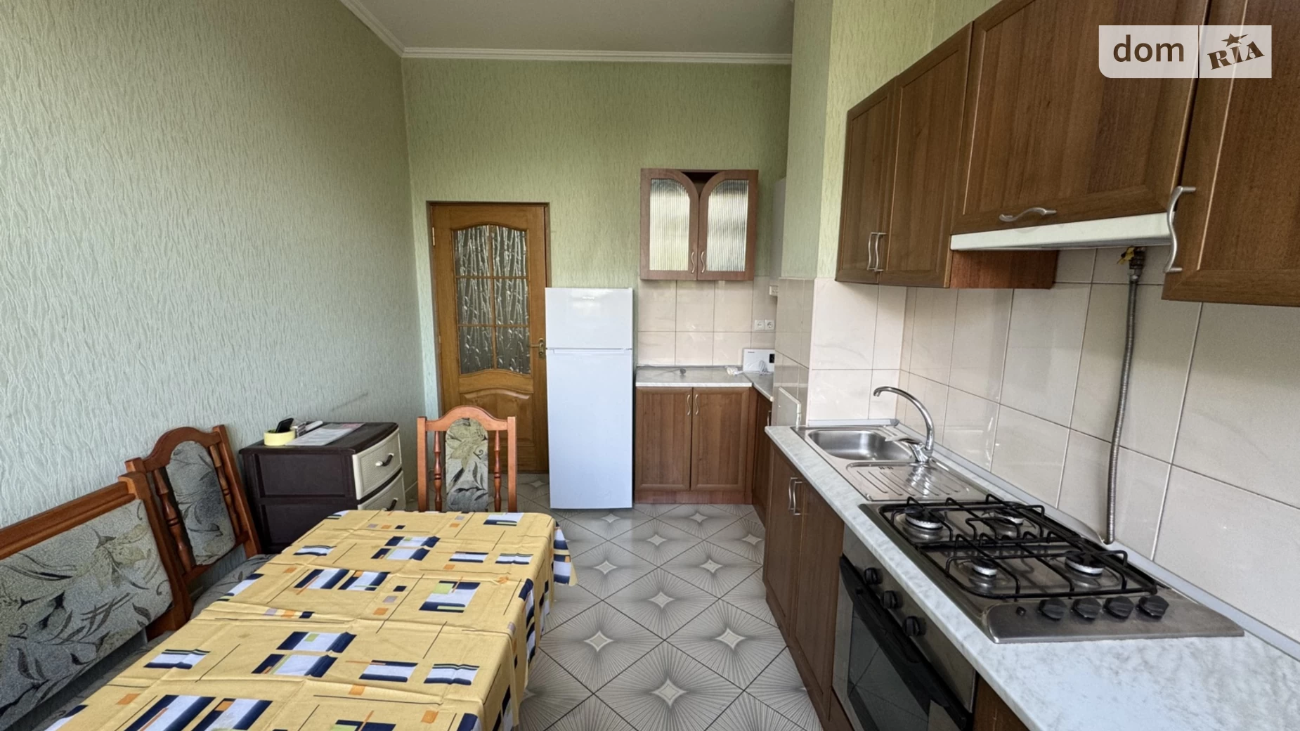 Продается 3-комнатная квартира 78 кв. м в Черновцах, ул. Шухевича Романа - фото 2