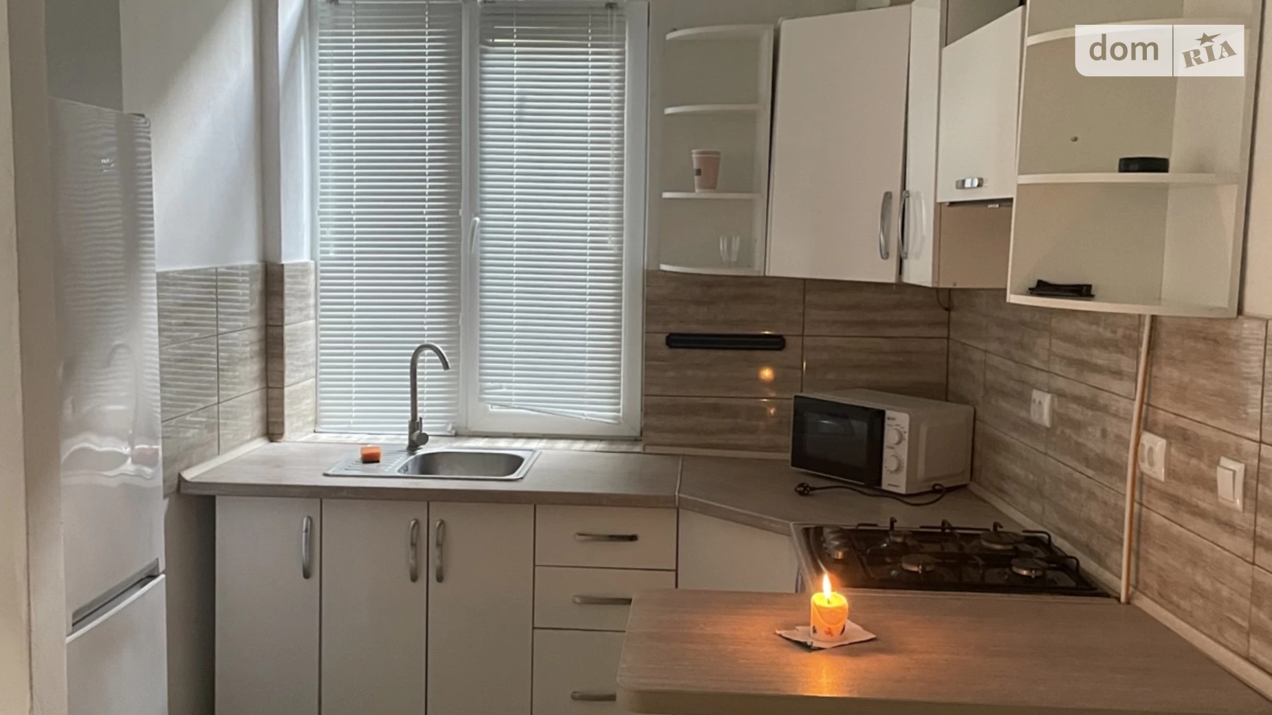Продається 2-кімнатна квартира 42 кв. м у Львові, вул. Пекарська, 37 - фото 2