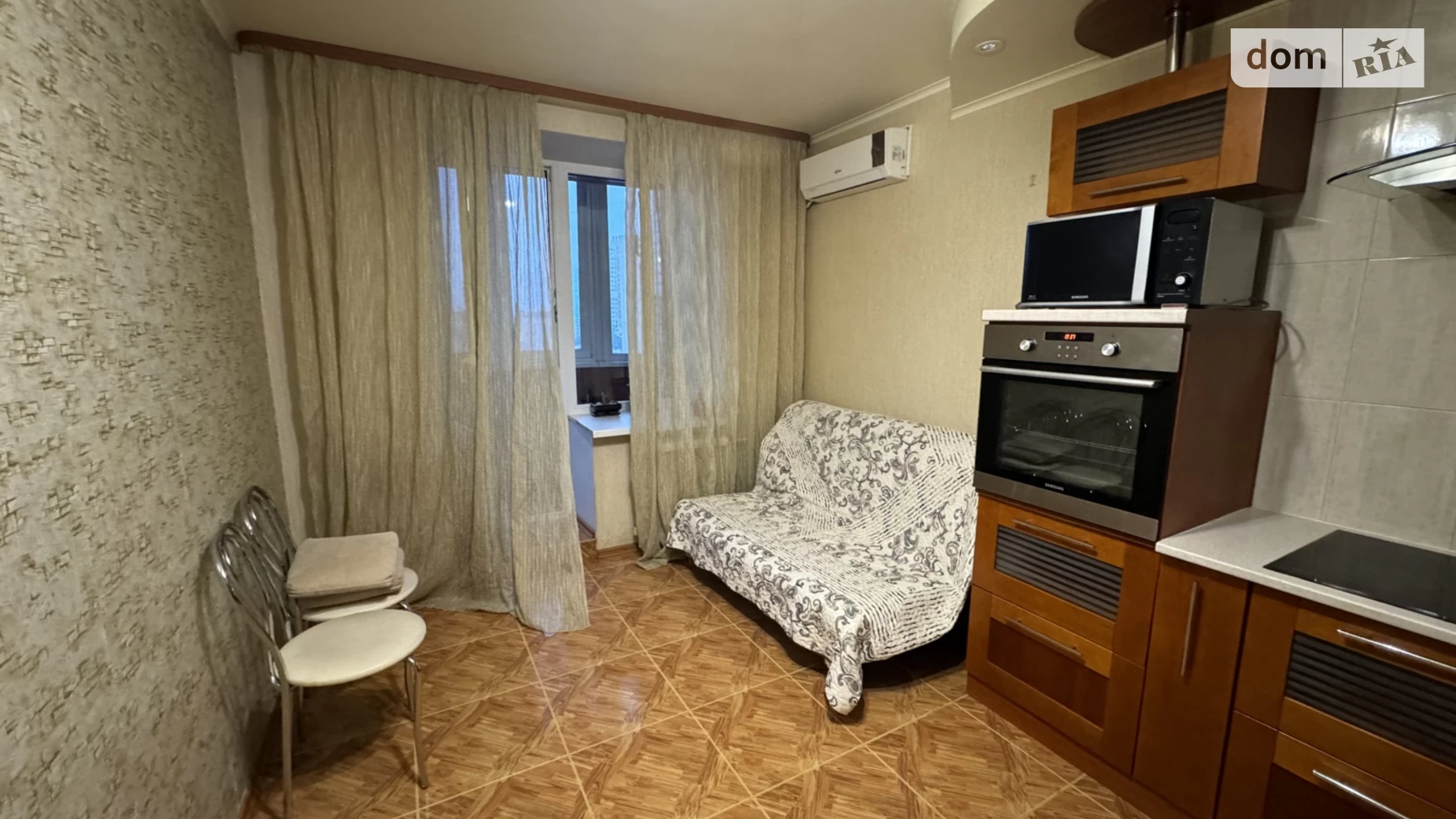 Продается 1-комнатная квартира 56 кв. м в Броварах, ул. Черных Запорожцев - фото 2