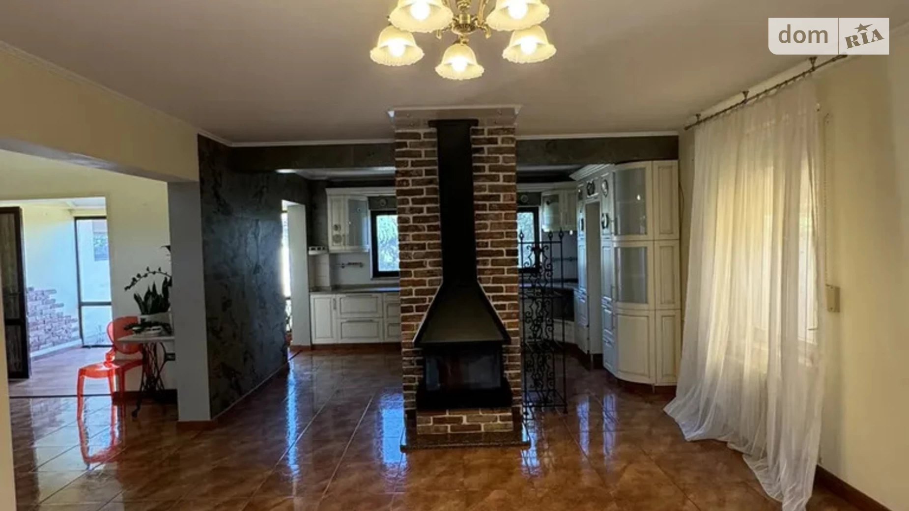 Продается дом на 2 этажа 210 кв. м с гаражом, цена: 165000 $ - фото 4