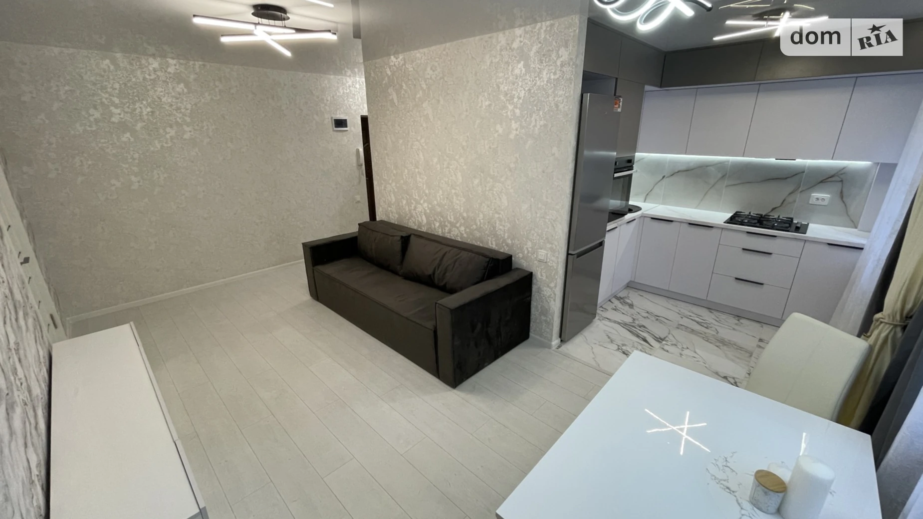 Продается 2-комнатная квартира 46 кв. м в, цена: 49900 $ - фото 2