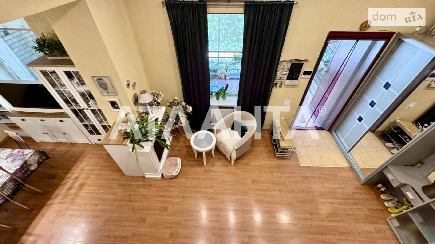 Продается дом на 2 этажа 212 кв. м с подвалом, цена: 300000 $ - фото 2