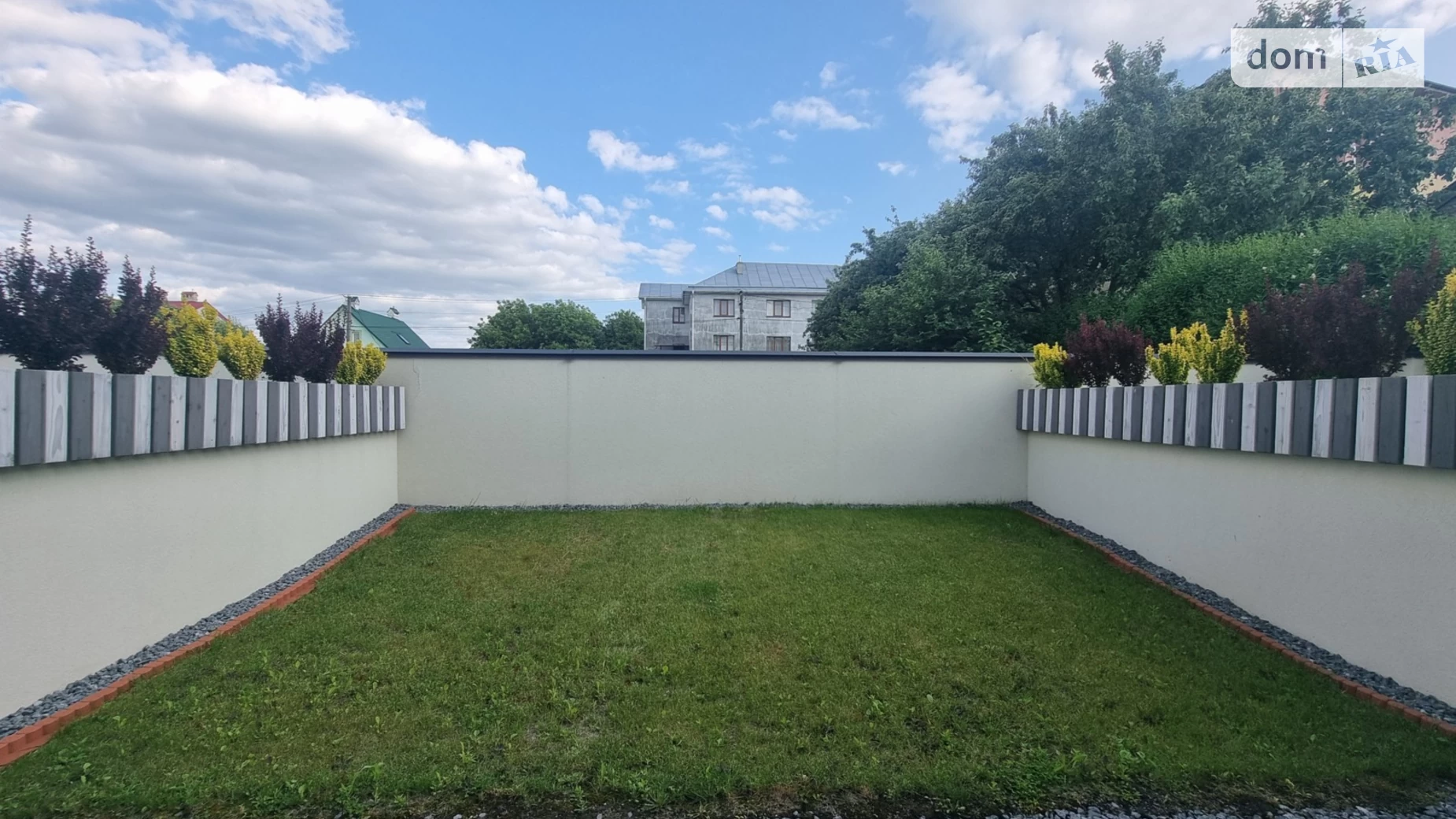 Продается дом на 2 этажа 238.8 кв. м с камином, цена: 149000 € - фото 5